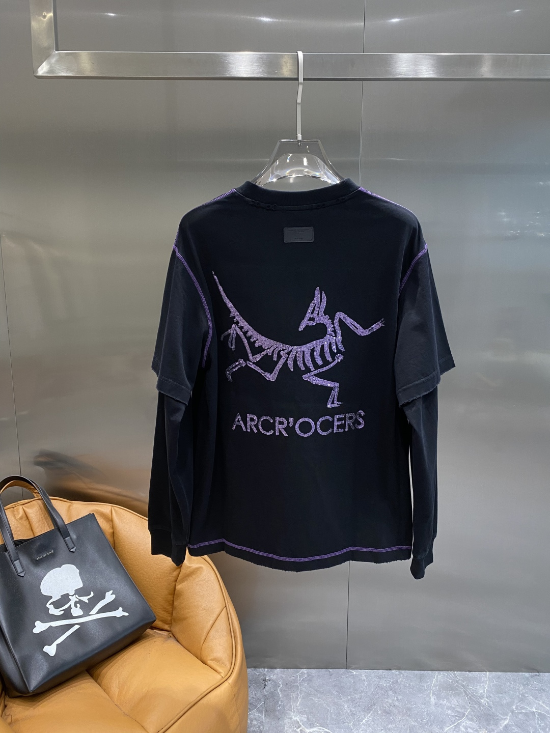 《𝙉𝙚𝙬🤍🖤鸟家》2025秋冬专柜新款 时尚休闲打底衫长袖T恤，精选进口高密度双面拉架棉面料，精致原版l