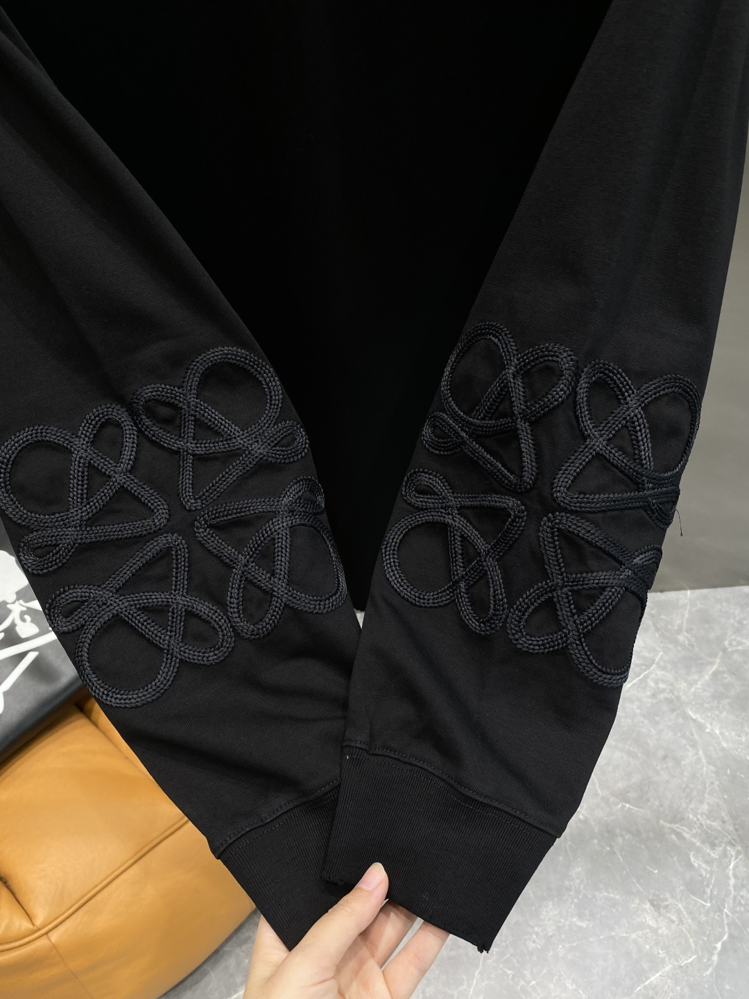 《𝙉𝙚𝙬🤍🖤罗家》2025秋冬专柜新款 时尚休闲打底衫长袖T恤，精选进口高密度双面拉架棉面料，精致原版l