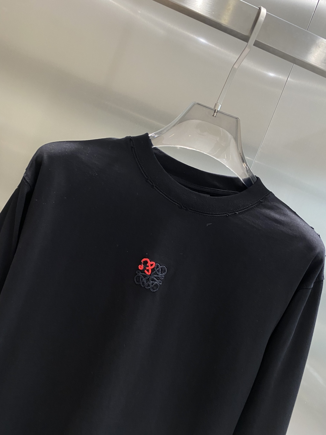 《𝙉𝙚𝙬🤍🖤罗家》2025秋冬专柜新款 时尚休闲打底衫长袖T恤，精选进口高密度双面拉架棉面料，精致原版l