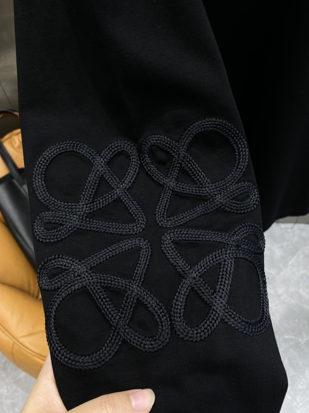 《𝙉𝙚𝙬🤍🖤罗家》2025秋冬专柜新款 时尚休闲打底衫长袖T恤，精选进口高密度双面拉架棉面料，精致原版l