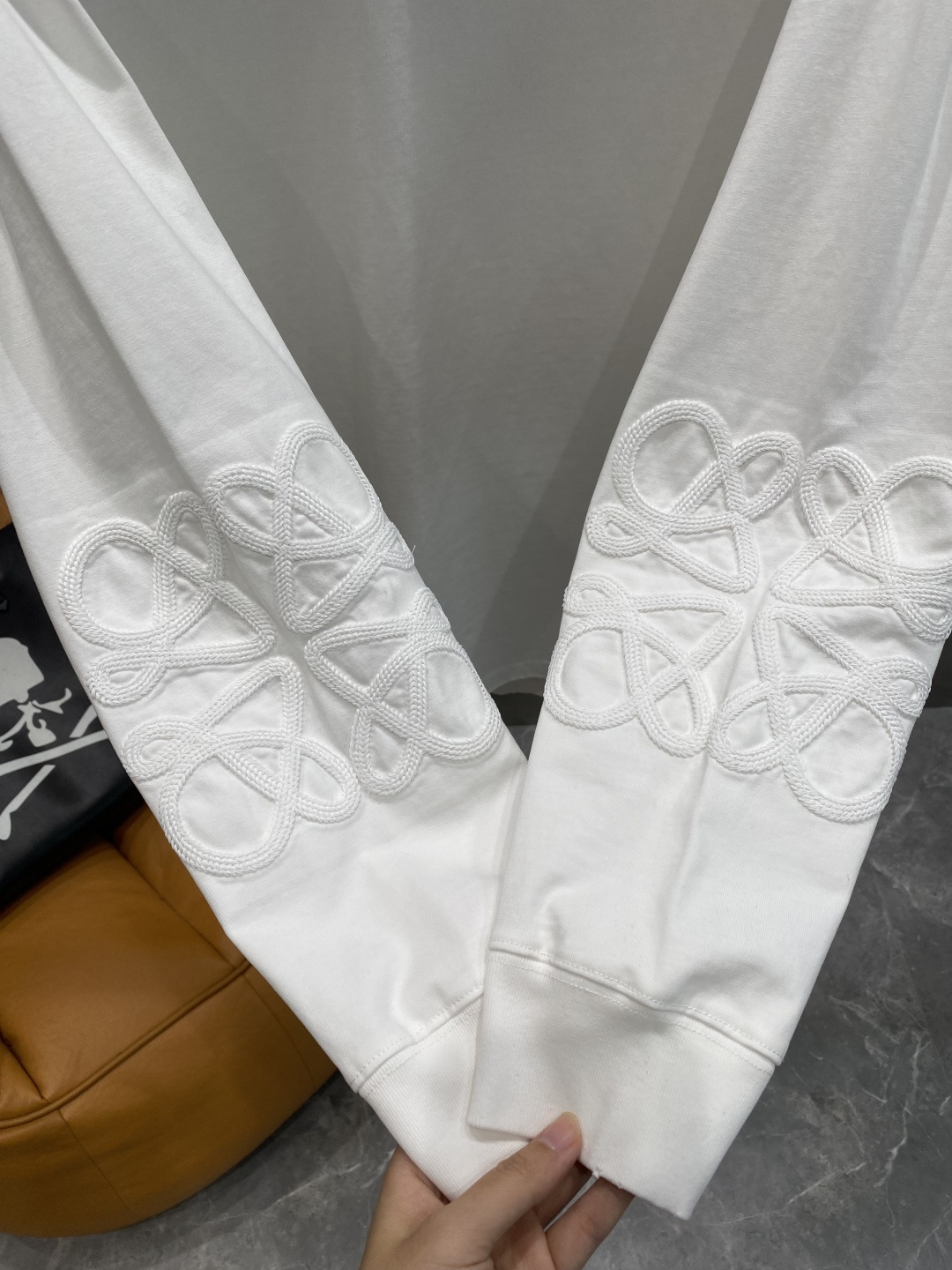 《𝙉𝙚𝙬🤍🖤罗家》2025秋冬专柜新款 时尚休闲打底衫长袖T恤，精选进口高密度双面拉架棉面料，精致原版l