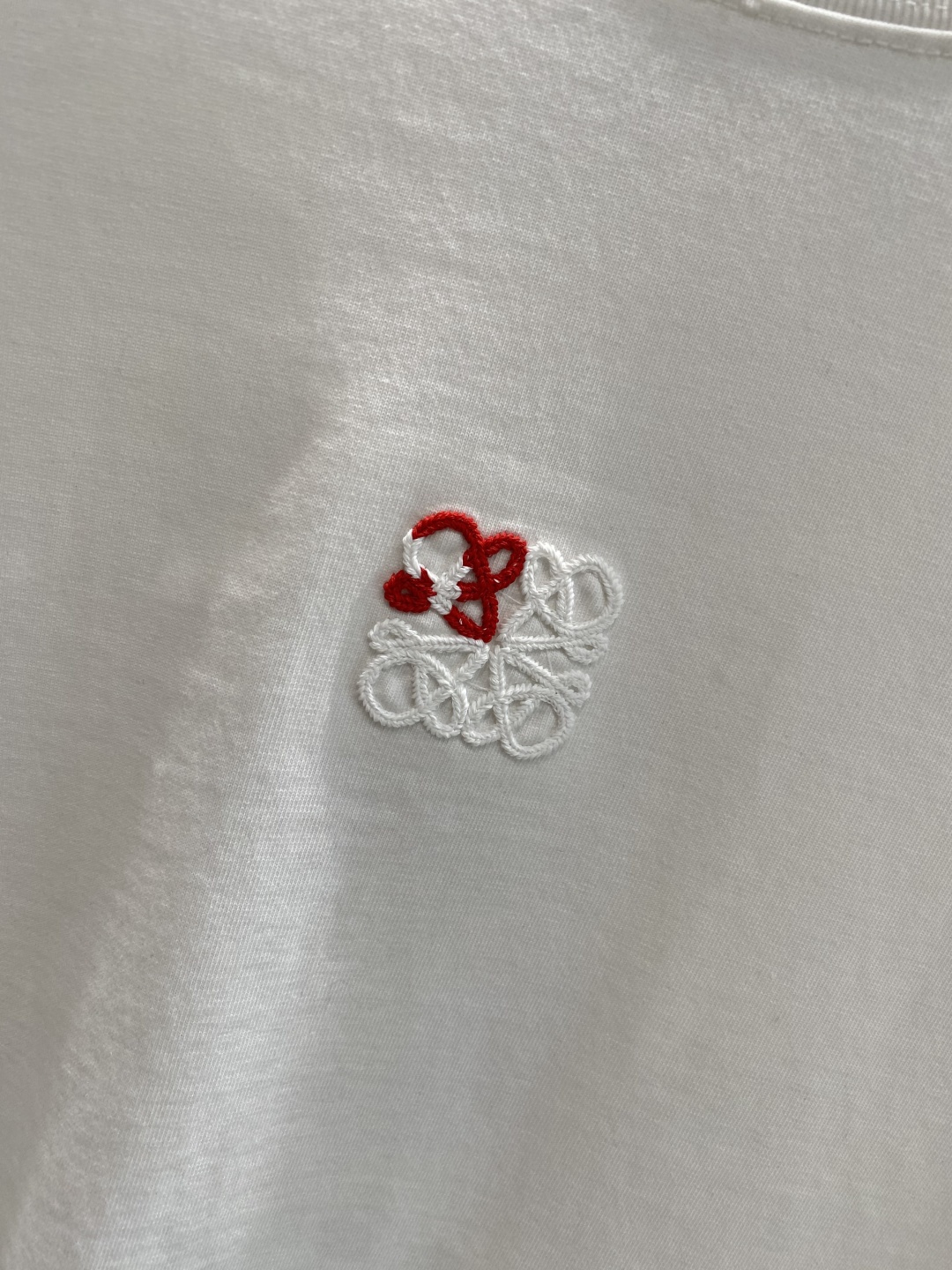 《𝙉𝙚𝙬🤍🖤罗家》2025秋冬专柜新款 时尚休闲打底衫长袖T恤，精选进口高密度双面拉架棉面料，精致原版l