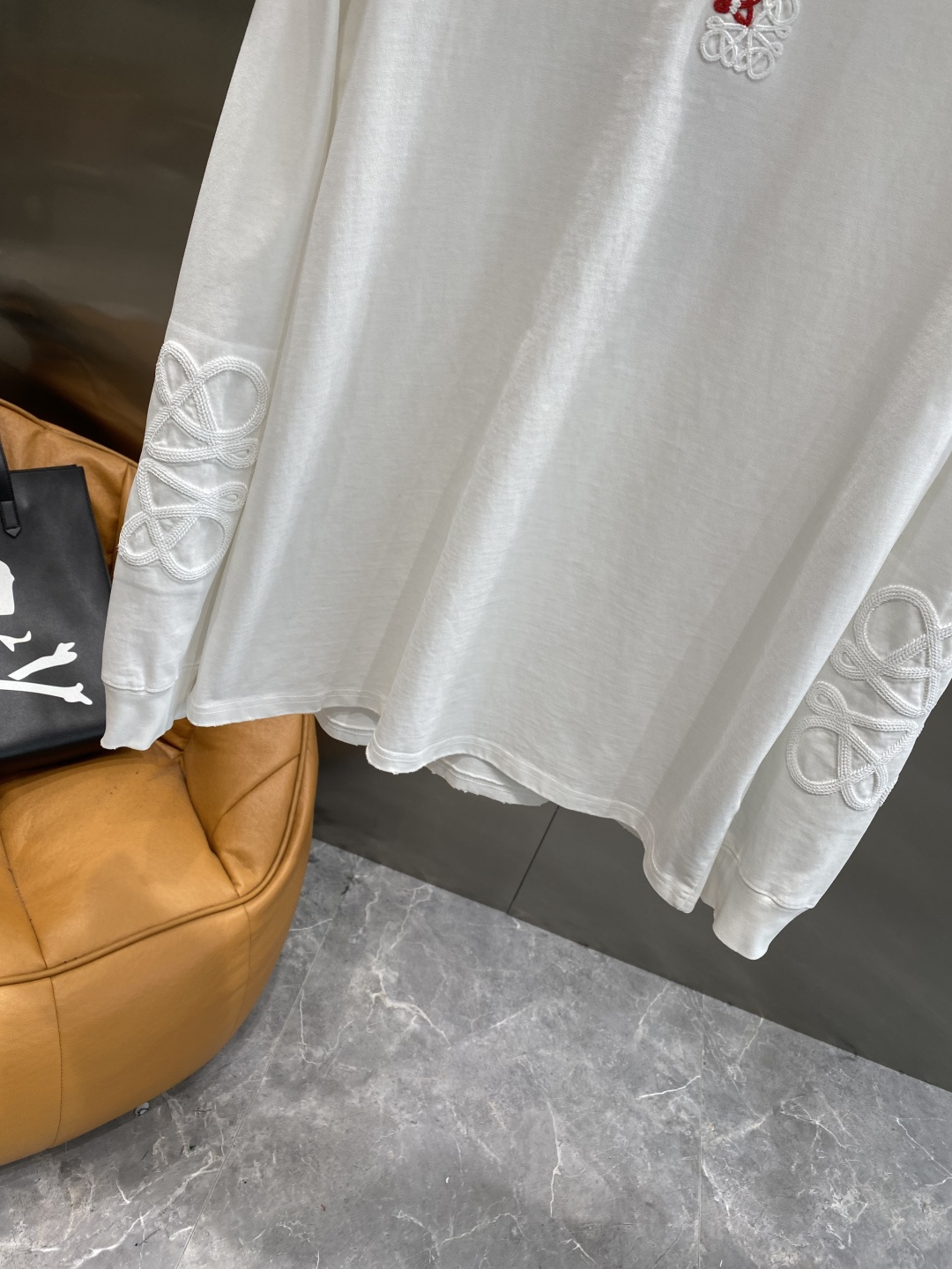 《𝙉𝙚𝙬🤍🖤罗家》2025秋冬专柜新款 时尚休闲打底衫长袖T恤，精选进口高密度双面拉架棉面料，精致原版l