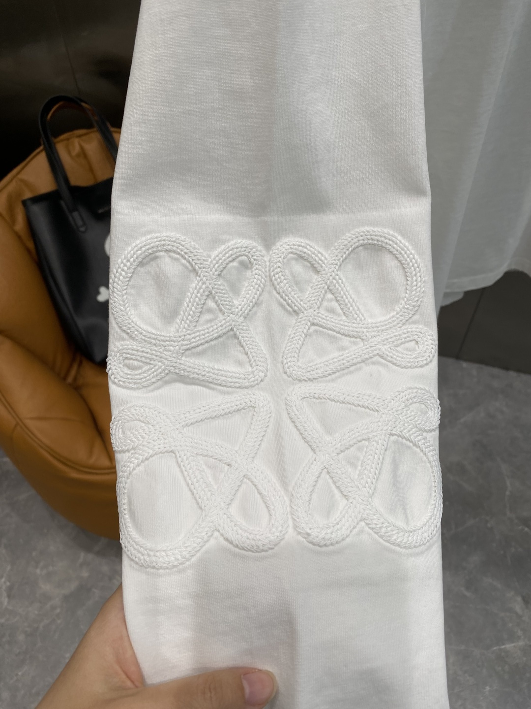 《𝙉𝙚𝙬🤍🖤罗家》2025秋冬专柜新款 时尚休闲打底衫长袖T恤，精选进口高密度双面拉架棉面料，精致原版l