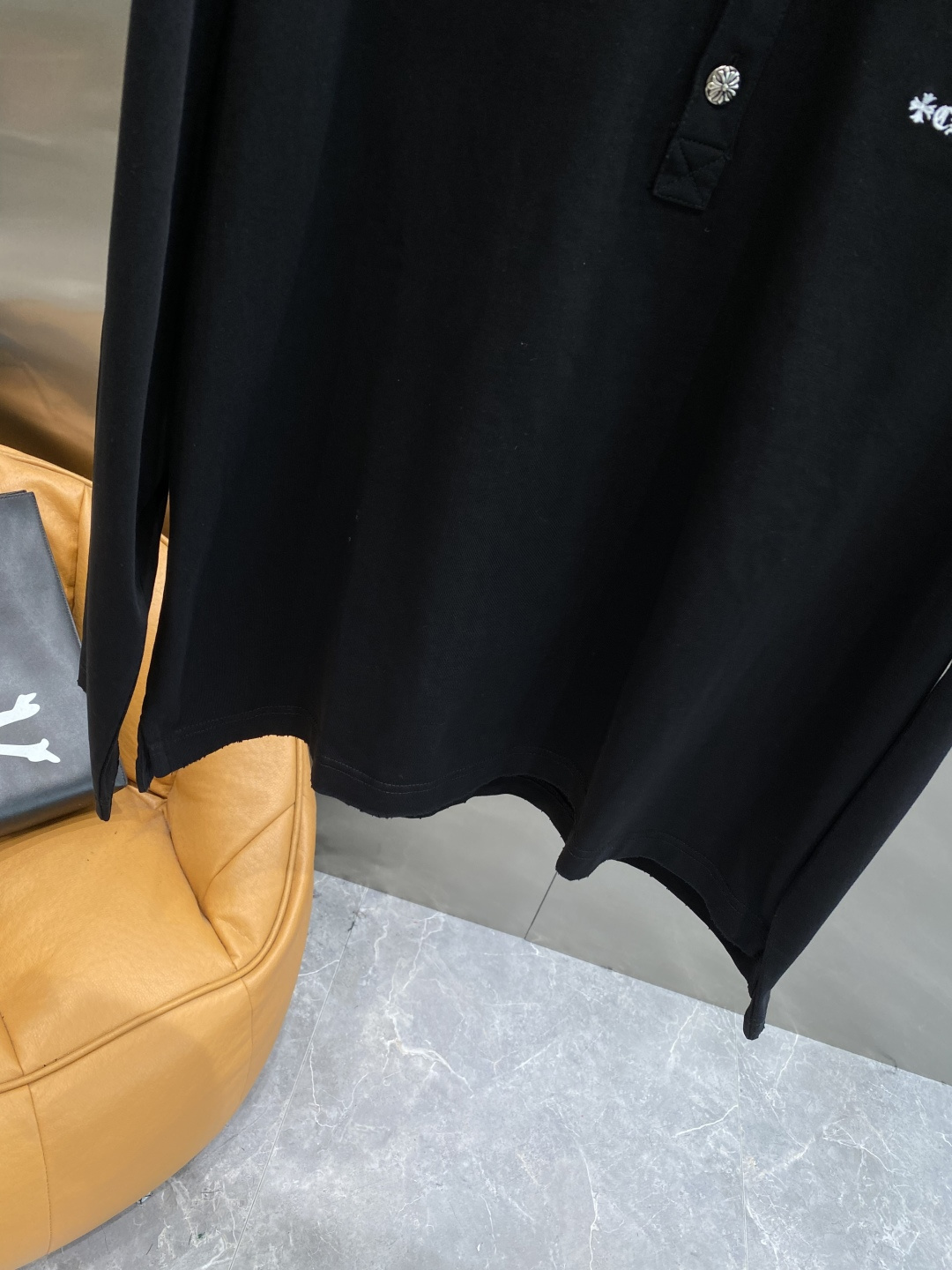 《𝙉𝙚𝙬🤍🖤克家》2025秋冬专柜新款 时尚休闲打底衫长袖T恤，精选进口高密度双面拉架棉面料，精致原版l