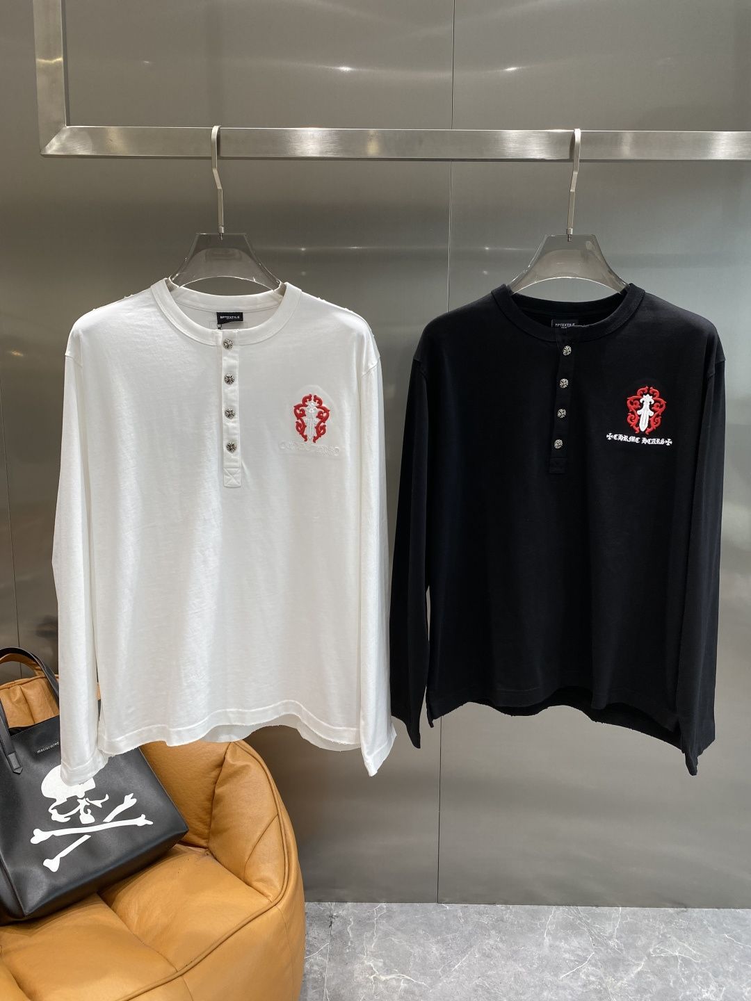 《𝙉𝙚𝙬🤍🖤克家》2025秋冬专柜新款 时尚休闲打底衫长袖T恤，精选进口高密度双面拉架棉面料，精致原版l