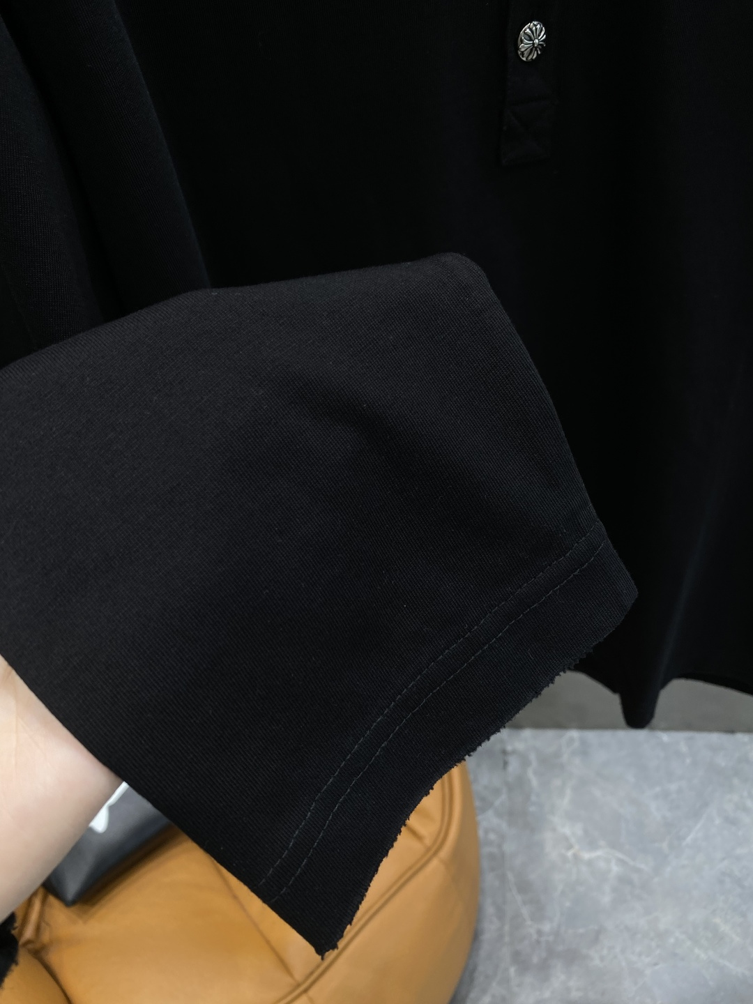 《𝙉𝙚𝙬🤍🖤克家》2025秋冬专柜新款 时尚休闲打底衫长袖T恤，精选进口高密度双面拉架棉面料，精致原版l