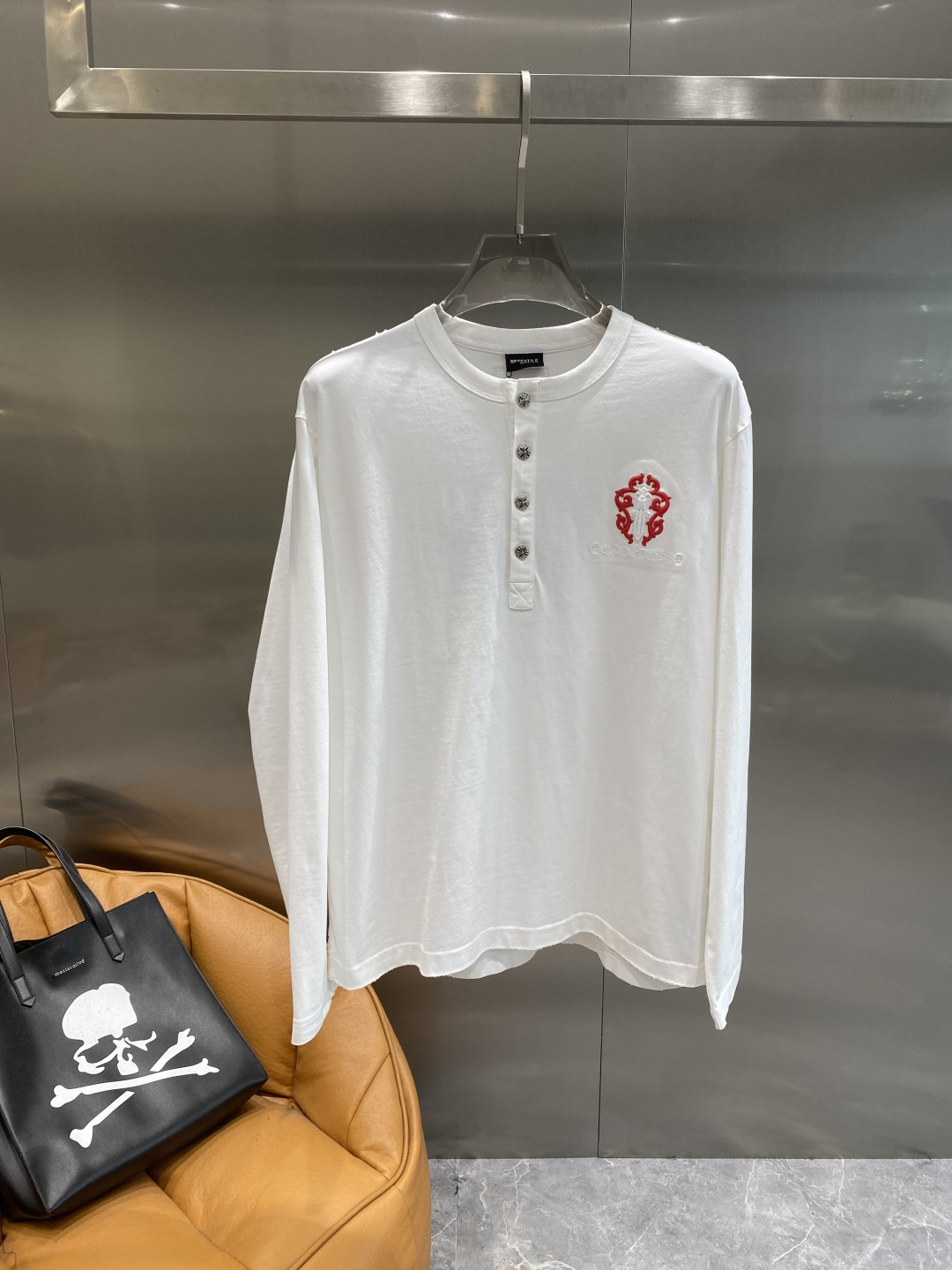 《𝙉𝙚𝙬🤍🖤克家》2025秋冬专柜新款 时尚休闲打底衫长袖T恤，精选进口高密度双面拉架棉面料，精致原版l