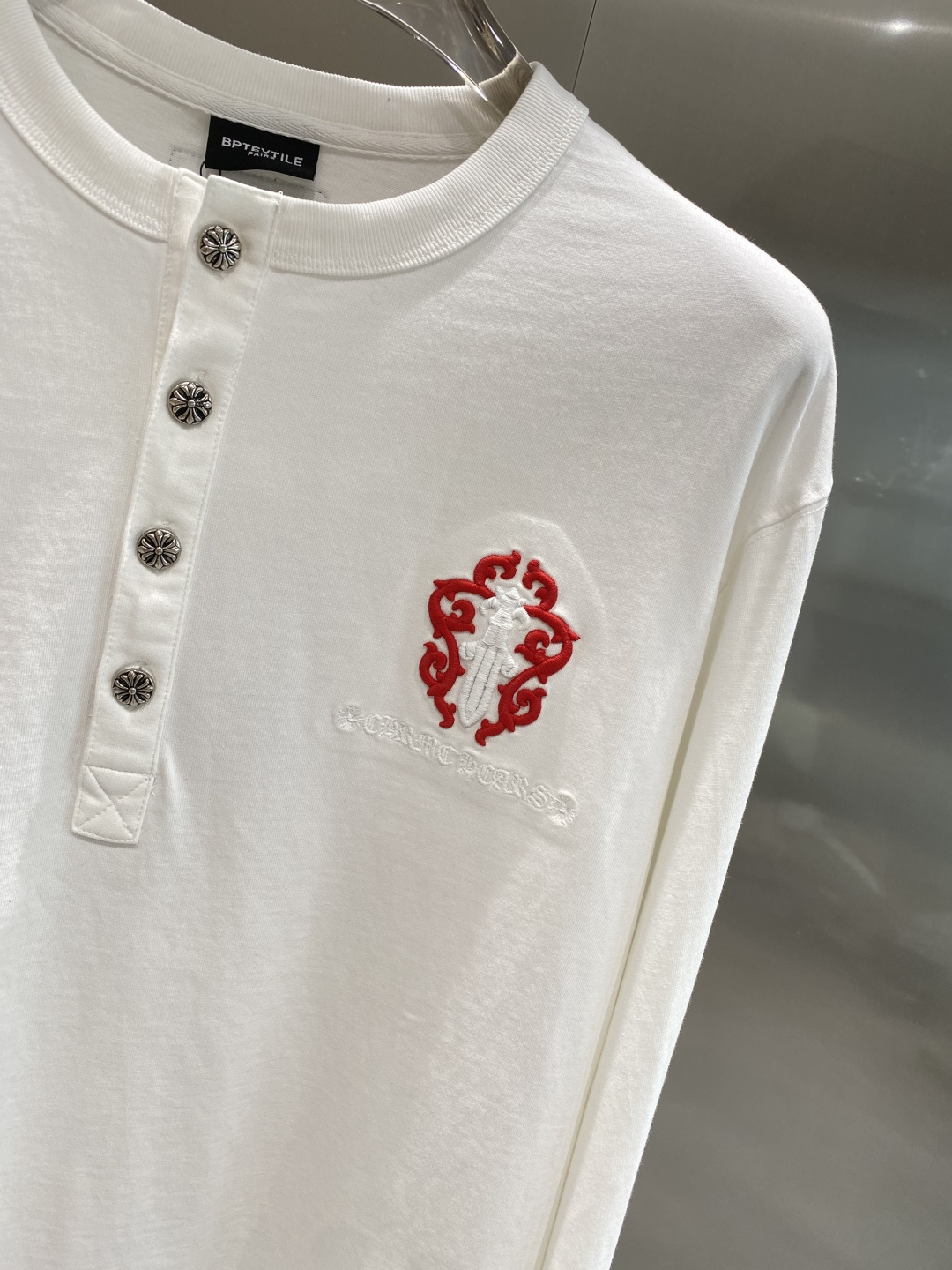 《𝙉𝙚𝙬🤍🖤克家》2025秋冬专柜新款 时尚休闲打底衫长袖T恤，精选进口高密度双面拉架棉面料，精致原版l