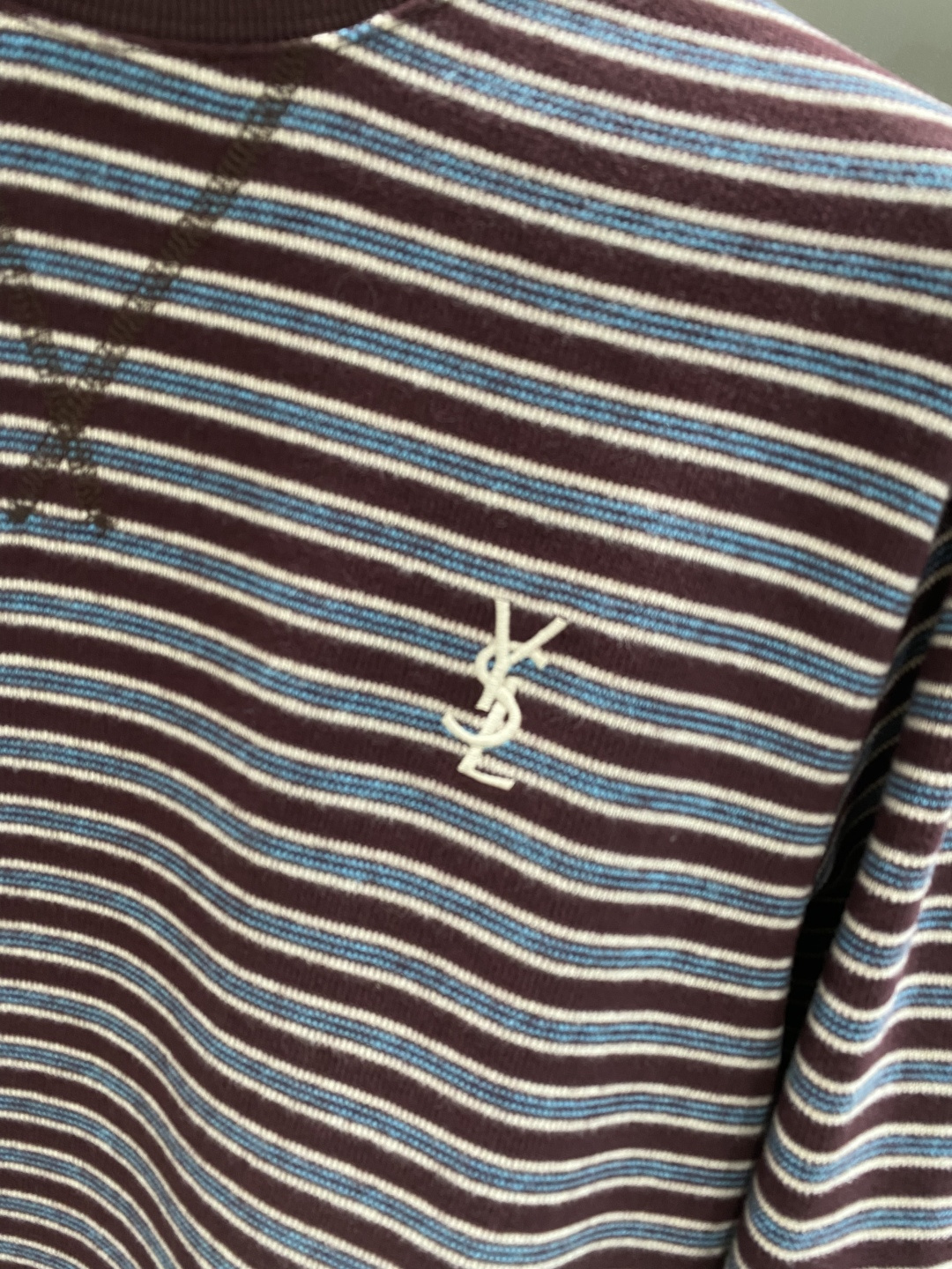 《𝙉𝙚𝙬🤍🖤圣罗兰家》2025秋冬专柜新款 时尚休闲打底衫长袖T恤，精选进口高密度双面拉架棉面料，精致原