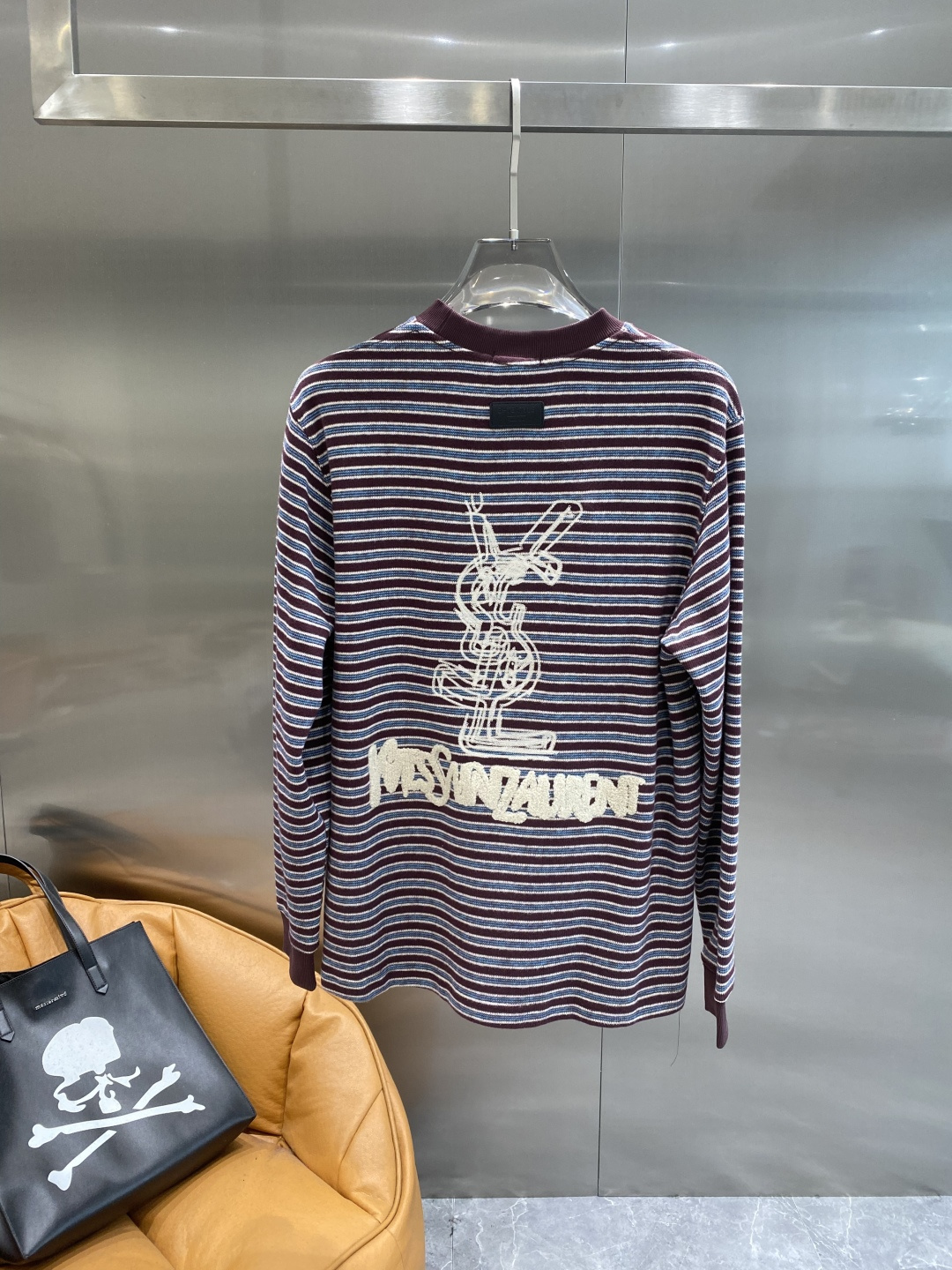 《𝙉𝙚𝙬🤍🖤圣罗兰家》2025秋冬专柜新款 时尚休闲打底衫长袖T恤，精选进口高密度双面拉架棉面料，精致原