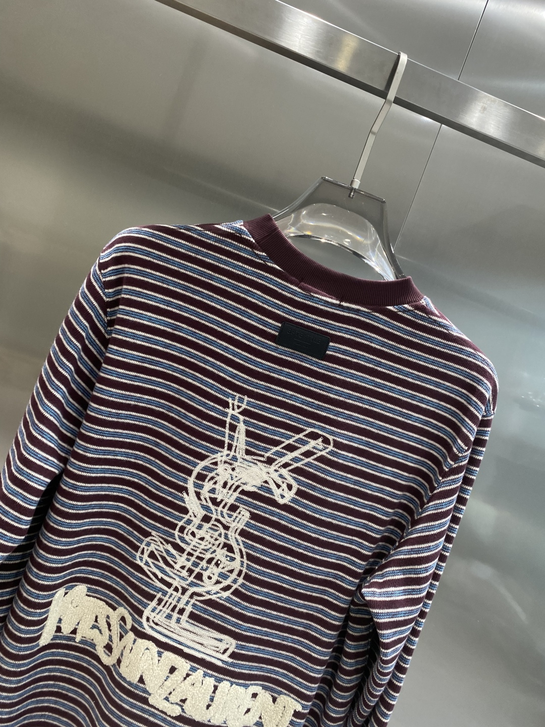 《𝙉𝙚𝙬🤍🖤圣罗兰家》2025秋冬专柜新款 时尚休闲打底衫长袖T恤，精选进口高密度双面拉架棉面料，精致原