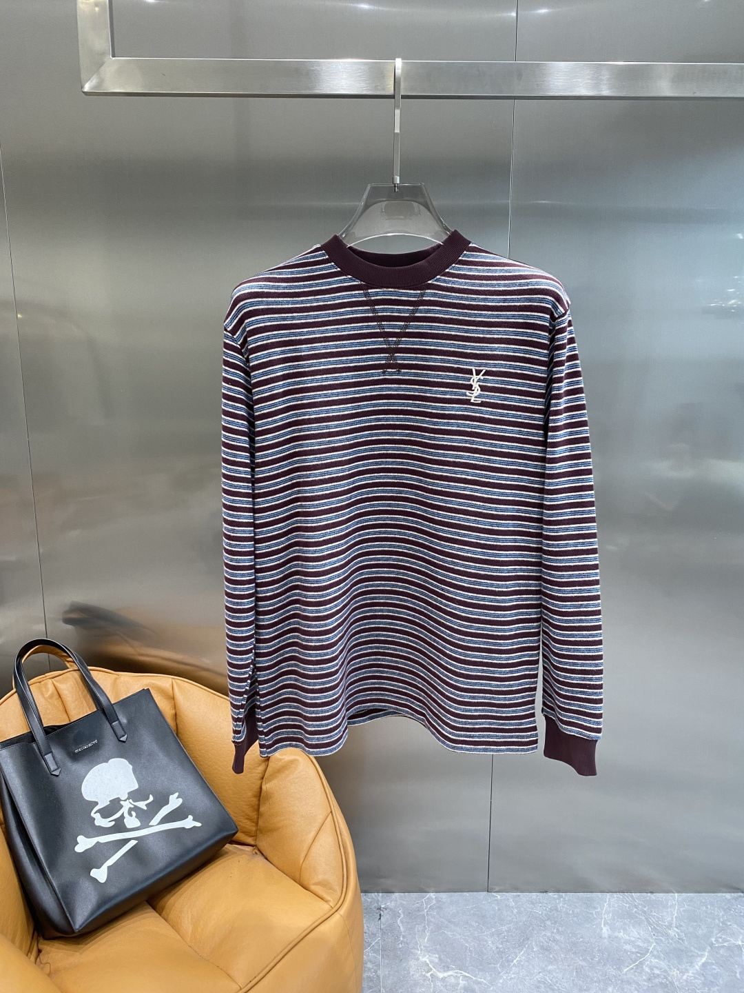 《𝙉𝙚𝙬🤍🖤圣罗兰家》2025秋冬专柜新款 时尚休闲打底衫长袖T恤，精选进口高密度双面拉架棉面料，精致原