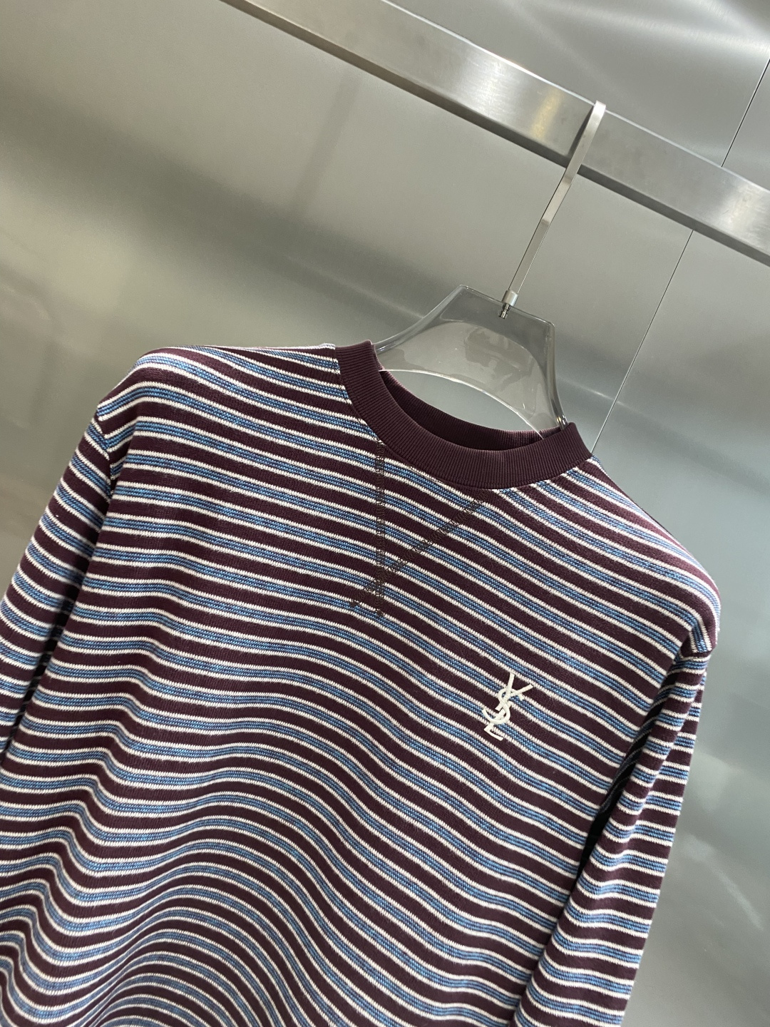 《𝙉𝙚𝙬🤍🖤圣罗兰家》2025秋冬专柜新款 时尚休闲打底衫长袖T恤，精选进口高密度双面拉架棉面料，精致原