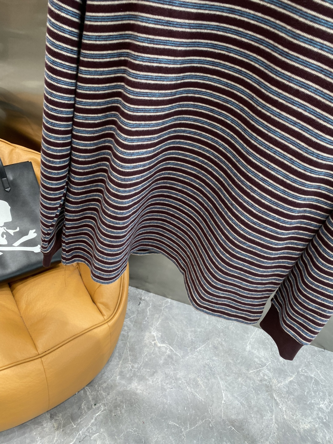 《𝙉𝙚𝙬🤍🖤圣罗兰家》2025秋冬专柜新款 时尚休闲打底衫长袖T恤，精选进口高密度双面拉架棉面料，精致原