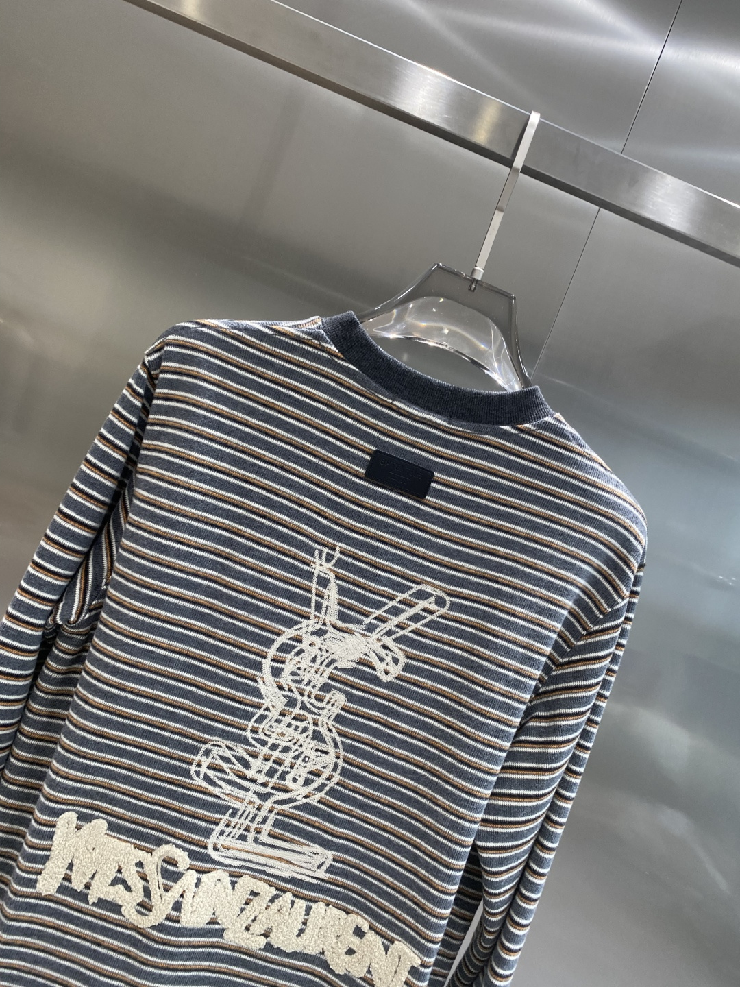 《𝙉𝙚𝙬🤍🖤圣罗兰家》2025秋冬专柜新款 时尚休闲打底衫长袖T恤，精选进口高密度双面拉架棉面料，精致原