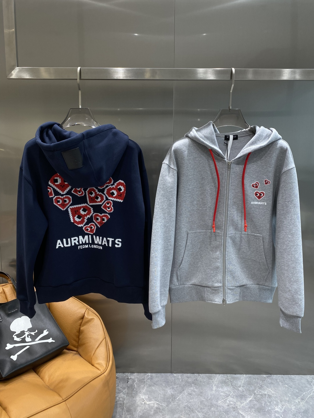 《𝙉𝙚𝙬🤍🖤PLAY家》2025ss秋冬最新款专柜同款首发！高端时尚休闲开衫外套超正版型上身瞬间变欧巴！