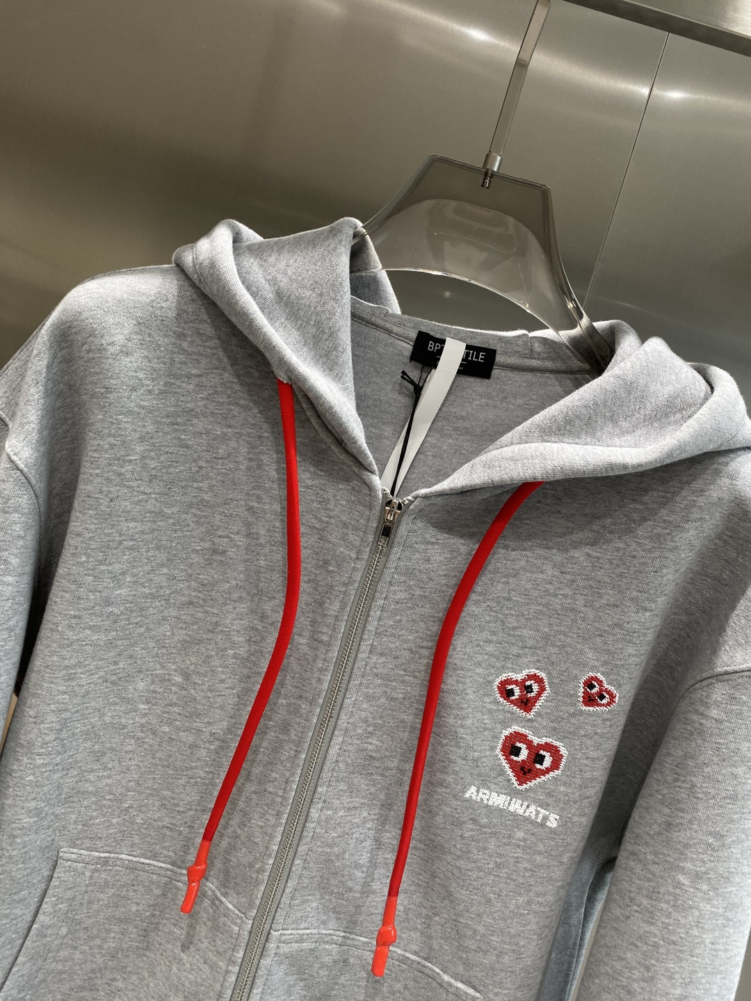 《𝙉𝙚𝙬🤍🖤PLAY家》2025ss秋冬最新款专柜同款首发！高端时尚休闲开衫外套超正版型上身瞬间变欧巴！