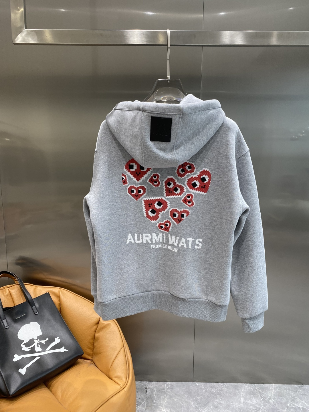 《𝙉𝙚𝙬🤍🖤PLAY家》2025ss秋冬最新款专柜同款首发！高端时尚休闲开衫外套超正版型上身瞬间变欧巴！