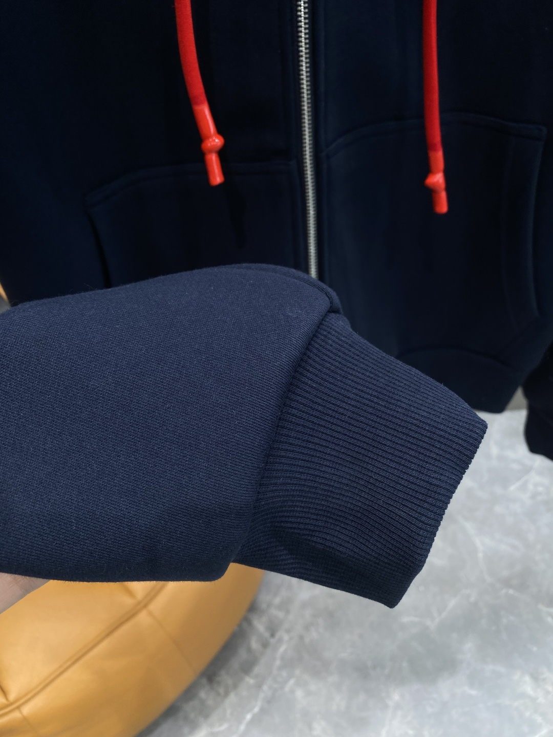 《𝙉𝙚𝙬🤍🖤PLAY家》2025ss秋冬最新款专柜同款首发！高端时尚休闲开衫外套超正版型上身瞬间变欧巴！