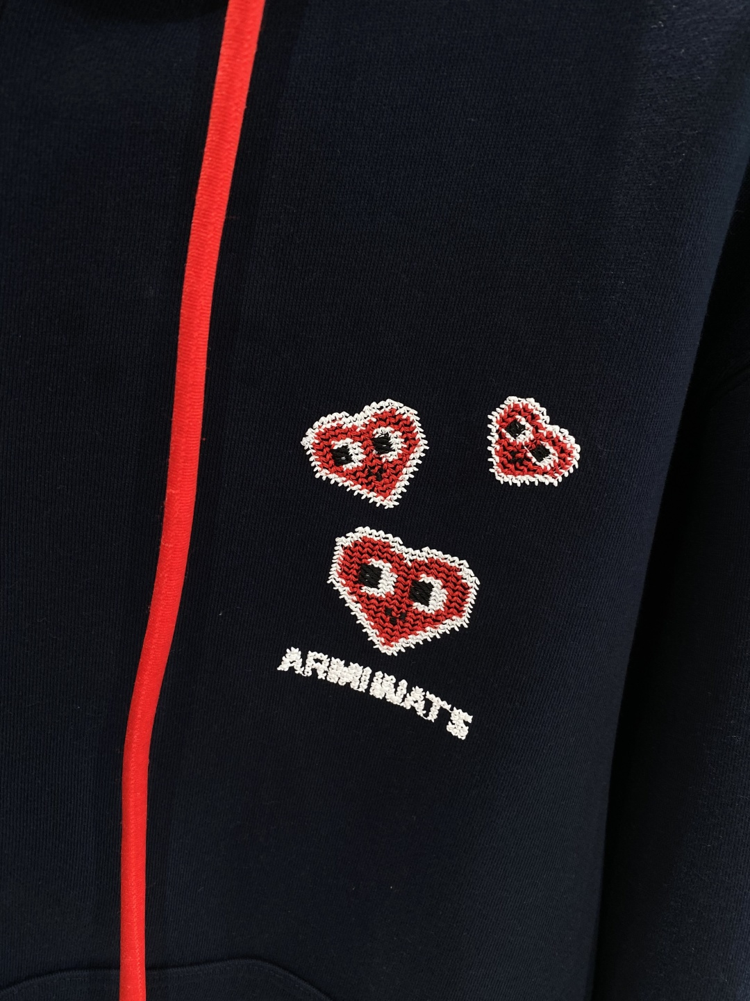 《𝙉𝙚𝙬🤍🖤PLAY家》2025ss秋冬最新款专柜同款首发！高端时尚休闲开衫外套超正版型上身瞬间变欧巴！