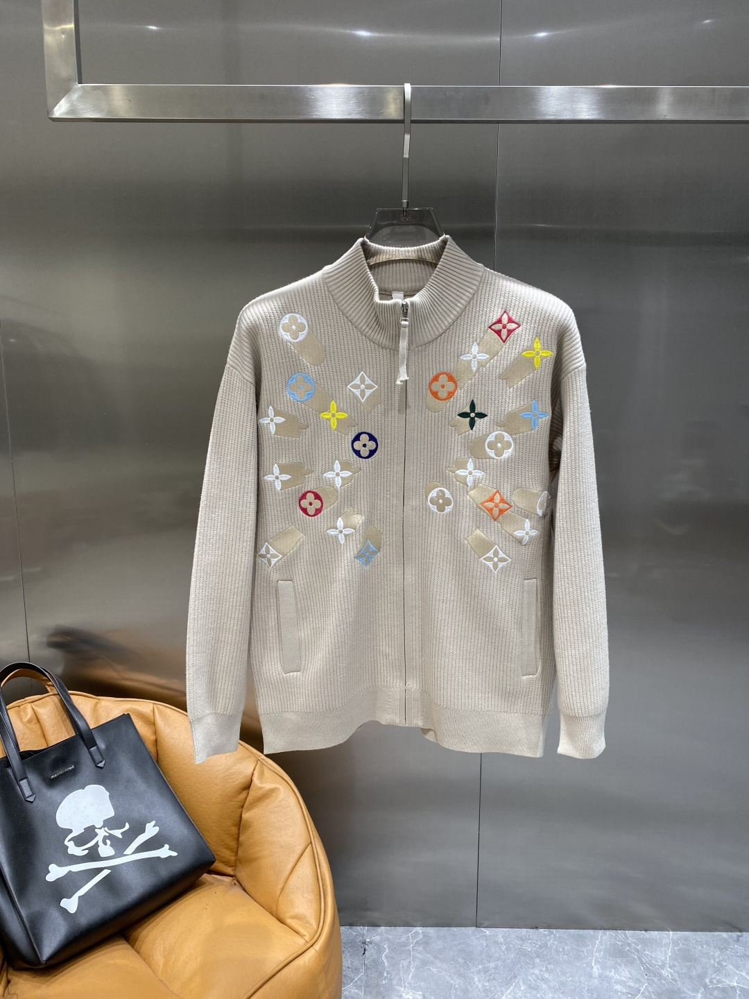 《𝙉𝙚𝙬🤍🖤驴家》25ss秋冬 最新最顶级开衫羊毛针织衫开衫毛衣，精致配色融合新款潮开衫，最顶级的品质专