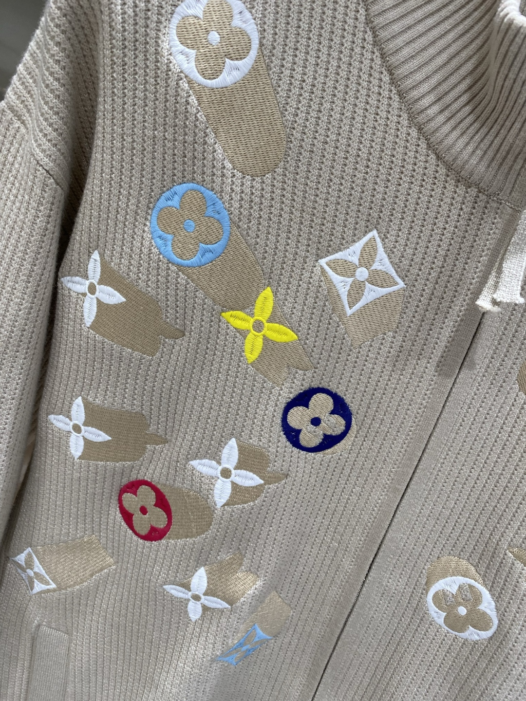 《𝙉𝙚𝙬🤍🖤驴家》25ss秋冬 最新最顶级开衫羊毛针织衫开衫毛衣，精致配色融合新款潮开衫，最顶级的品质专