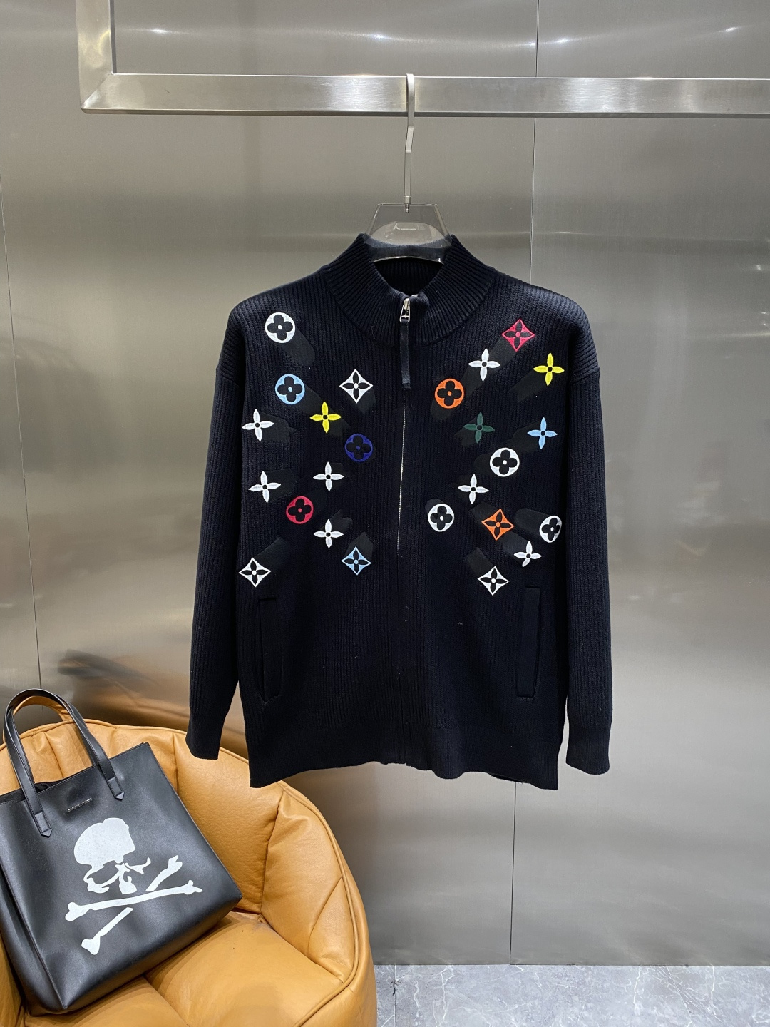 《𝙉𝙚𝙬🤍🖤驴家》25ss秋冬 最新最顶级开衫羊毛针织衫开衫毛衣，精致配色融合新款潮开衫，最顶级的品质专