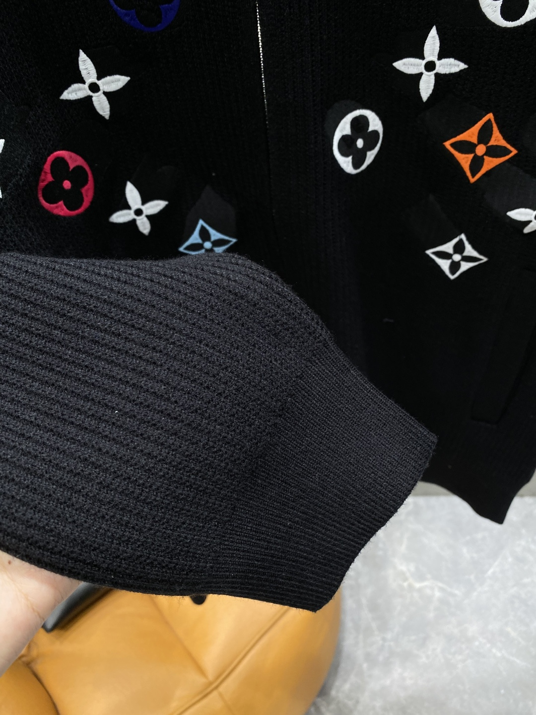 《𝙉𝙚𝙬🤍🖤驴家》25ss秋冬 最新最顶级开衫羊毛针织衫开衫毛衣，精致配色融合新款潮开衫，最顶级的品质专