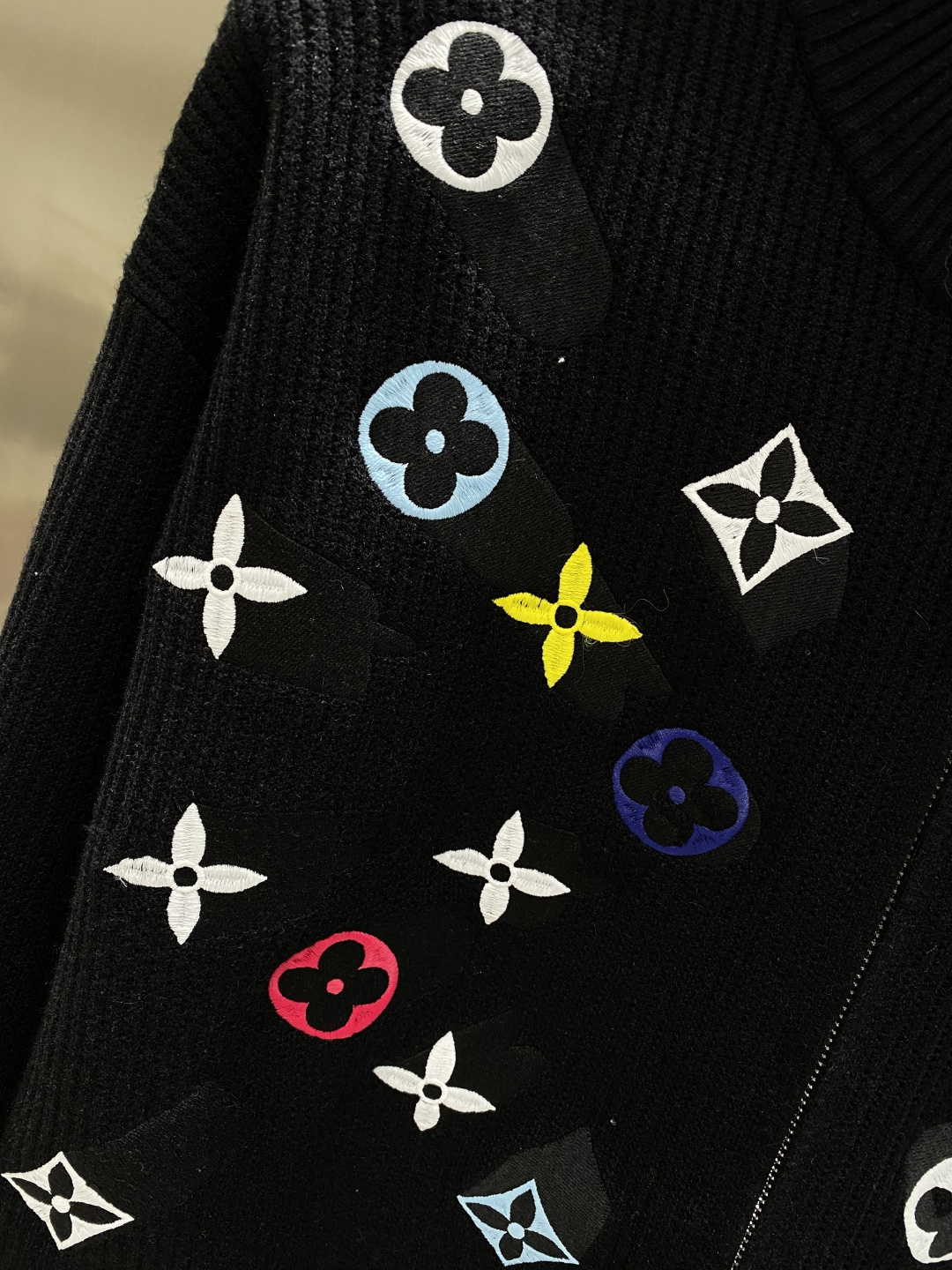 《𝙉𝙚𝙬🤍🖤驴家》25ss秋冬 最新最顶级开衫羊毛针织衫开衫毛衣，精致配色融合新款潮开衫，最顶级的品质专