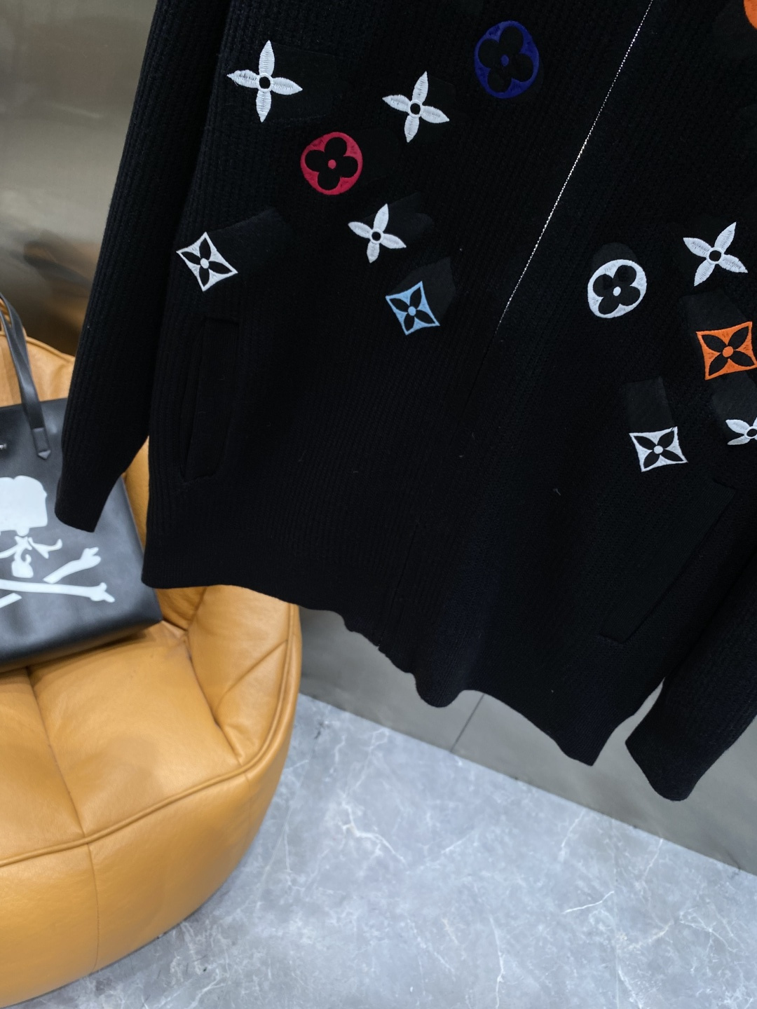 《𝙉𝙚𝙬🤍🖤驴家》25ss秋冬 最新最顶级开衫羊毛针织衫开衫毛衣，精致配色融合新款潮开衫，最顶级的品质专