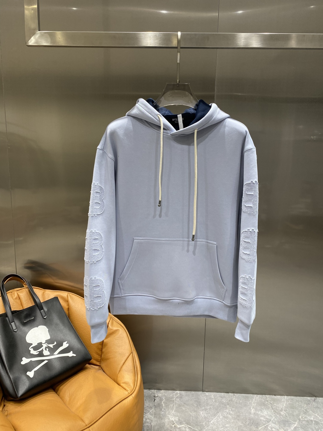 《𝙉𝙚𝙬🤍🖤巴黎家》2025最新卫衣，独家发售！原版复刻，独家设计，超强工艺！极其奢华！版型超赞！尺码 