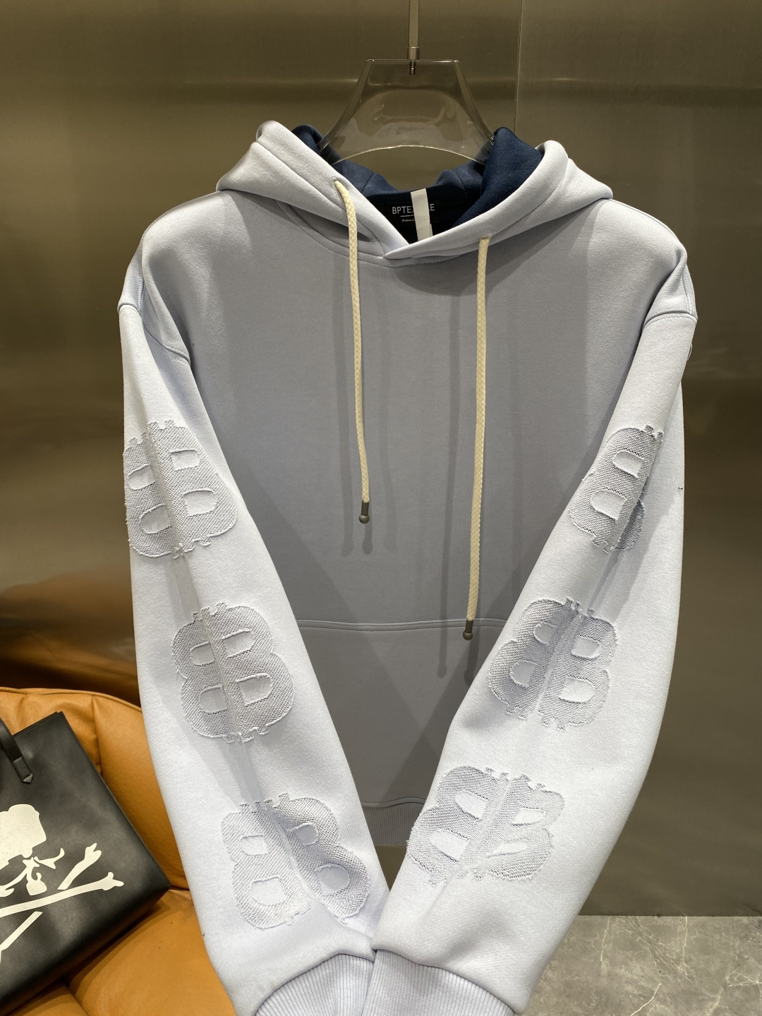 《𝙉𝙚𝙬🤍🖤巴黎家》2025最新卫衣，独家发售！原版复刻，独家设计，超强工艺！极其奢华！版型超赞！尺码 