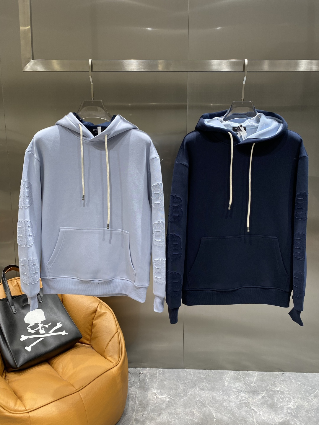 《𝙉𝙚𝙬🤍🖤巴黎家》2025最新卫衣，独家发售！原版复刻，独家设计，超强工艺！极其奢华！版型超赞！尺码 