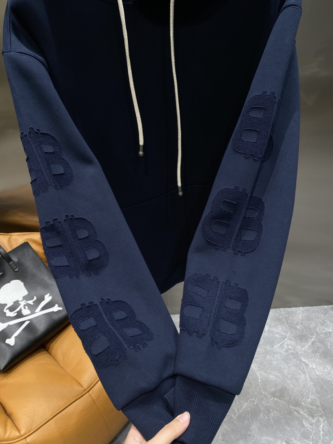 《𝙉𝙚𝙬🤍🖤巴黎家》2025最新卫衣，独家发售！原版复刻，独家设计，超强工艺！极其奢华！版型超赞！尺码 