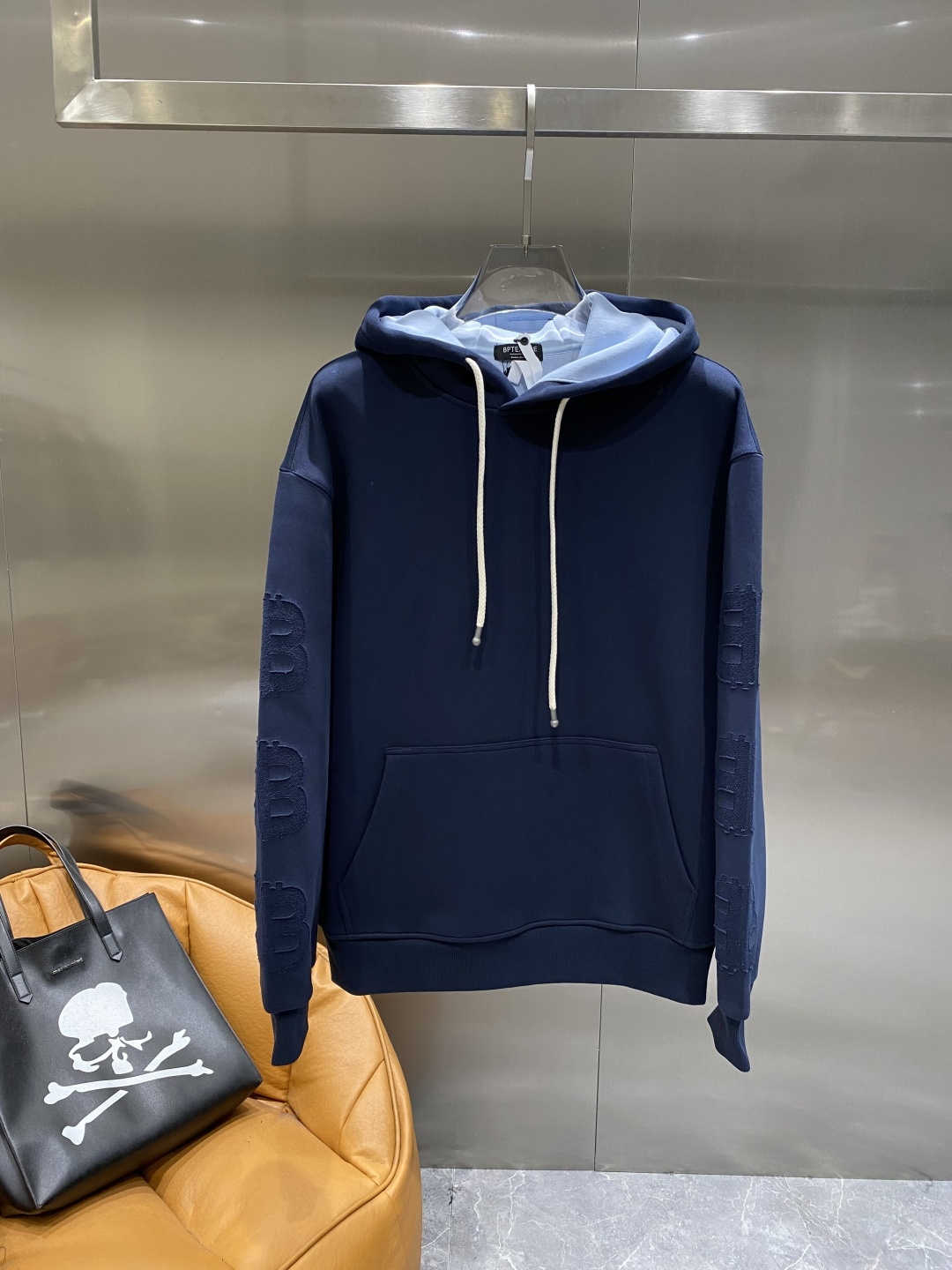 《𝙉𝙚𝙬🤍🖤巴黎家》2025最新卫衣，独家发售！原版复刻，独家设计，超强工艺！极其奢华！版型超赞！尺码 