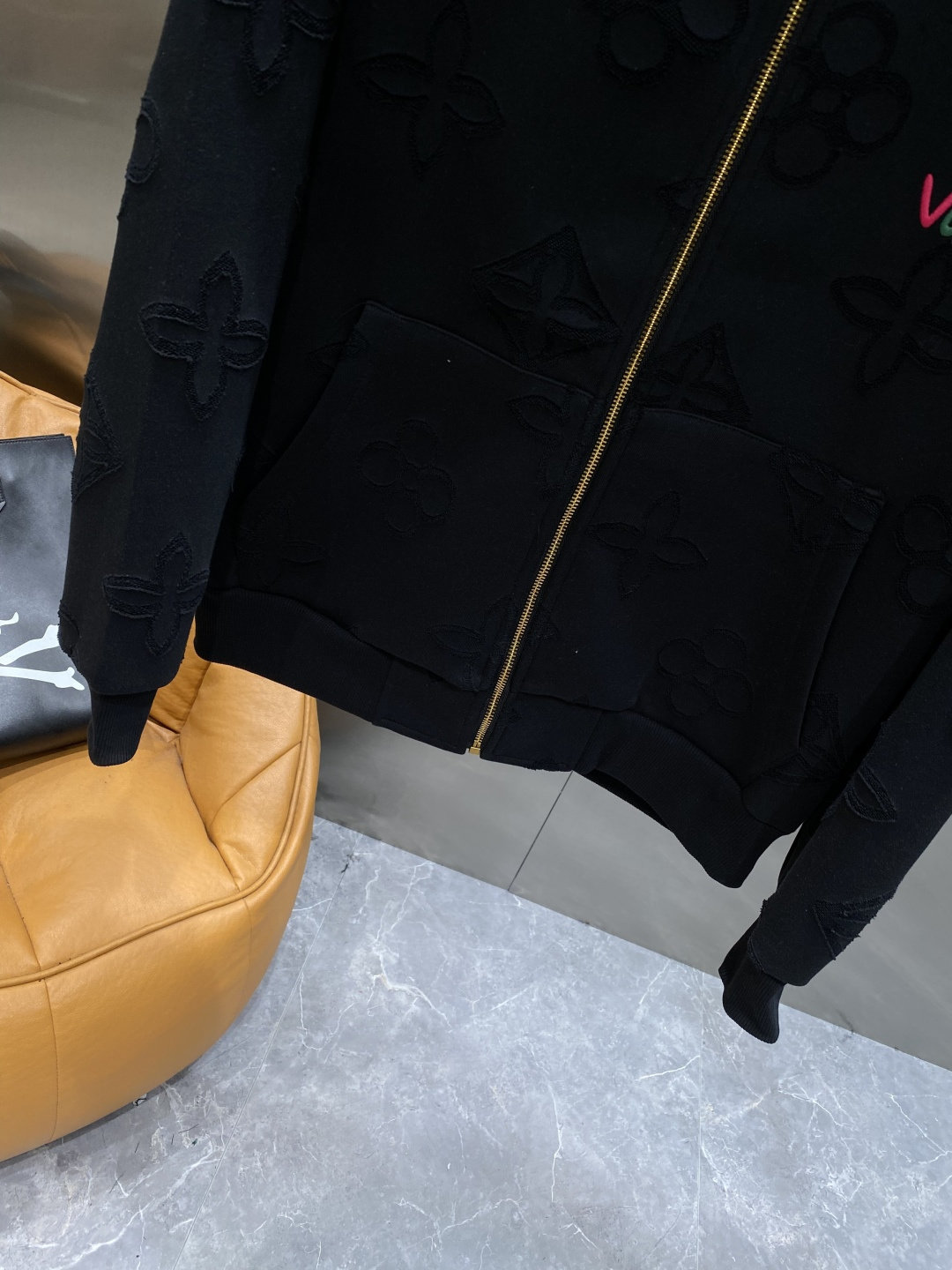 《𝙉𝙚𝙬🤍🖤驴家》2025ss秋冬最新款专柜同款首发！高端时尚休闲开衫外套超正版型上身瞬间变欧巴！简约时