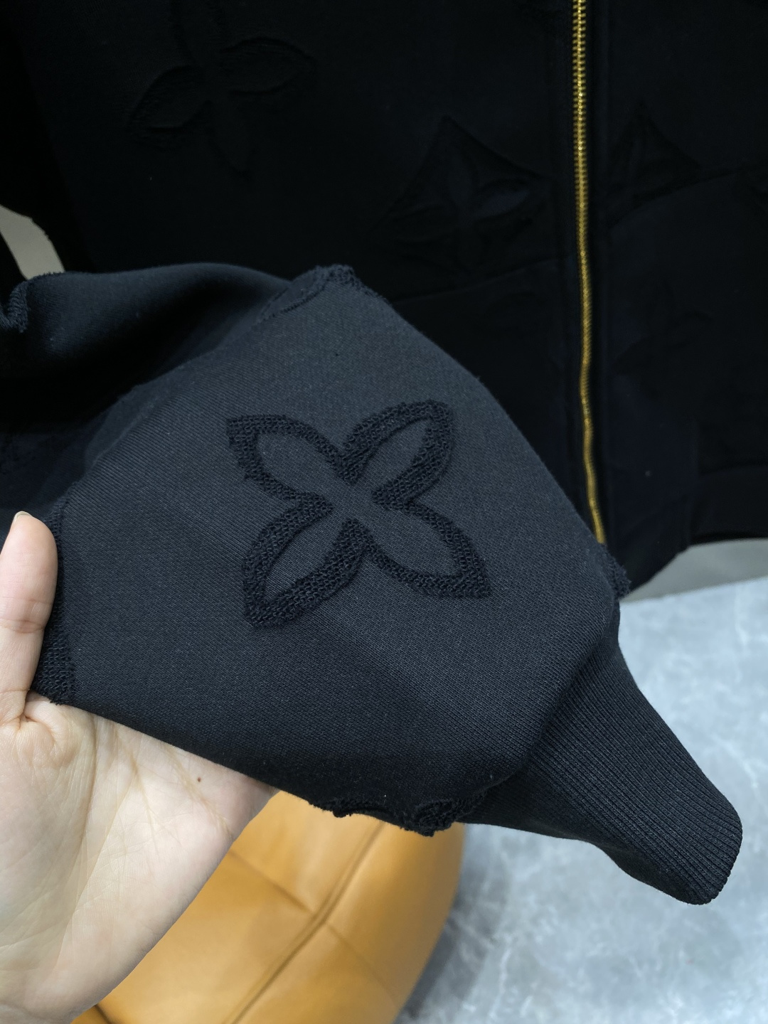 《𝙉𝙚𝙬🤍🖤驴家》2025ss秋冬最新款专柜同款首发！高端时尚休闲开衫外套超正版型上身瞬间变欧巴！简约时