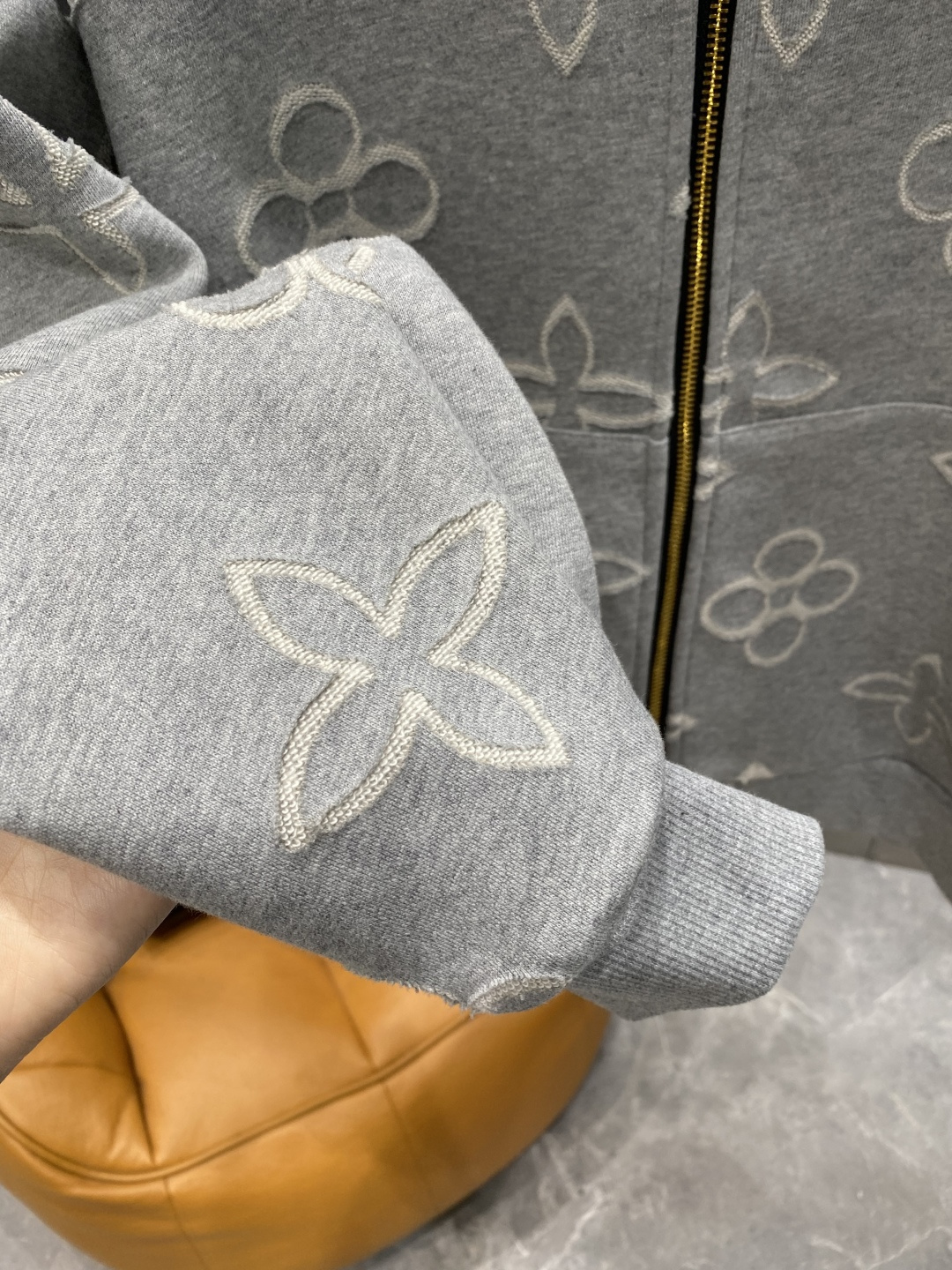 《𝙉𝙚𝙬🤍🖤驴家》2025ss秋冬最新款专柜同款首发！高端时尚休闲开衫外套超正版型上身瞬间变欧巴！简约时