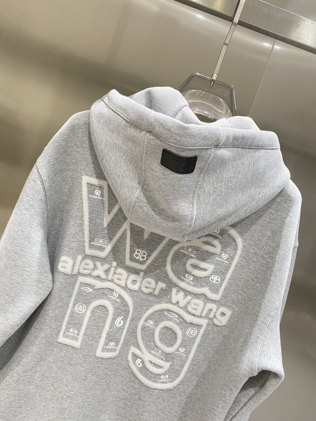 《𝙉𝙚𝙬🤍🖤亚历山家》2025ss秋冬最新款专柜同款首发！高端时尚休闲开衫外套超正版型上身瞬间变欧巴！简