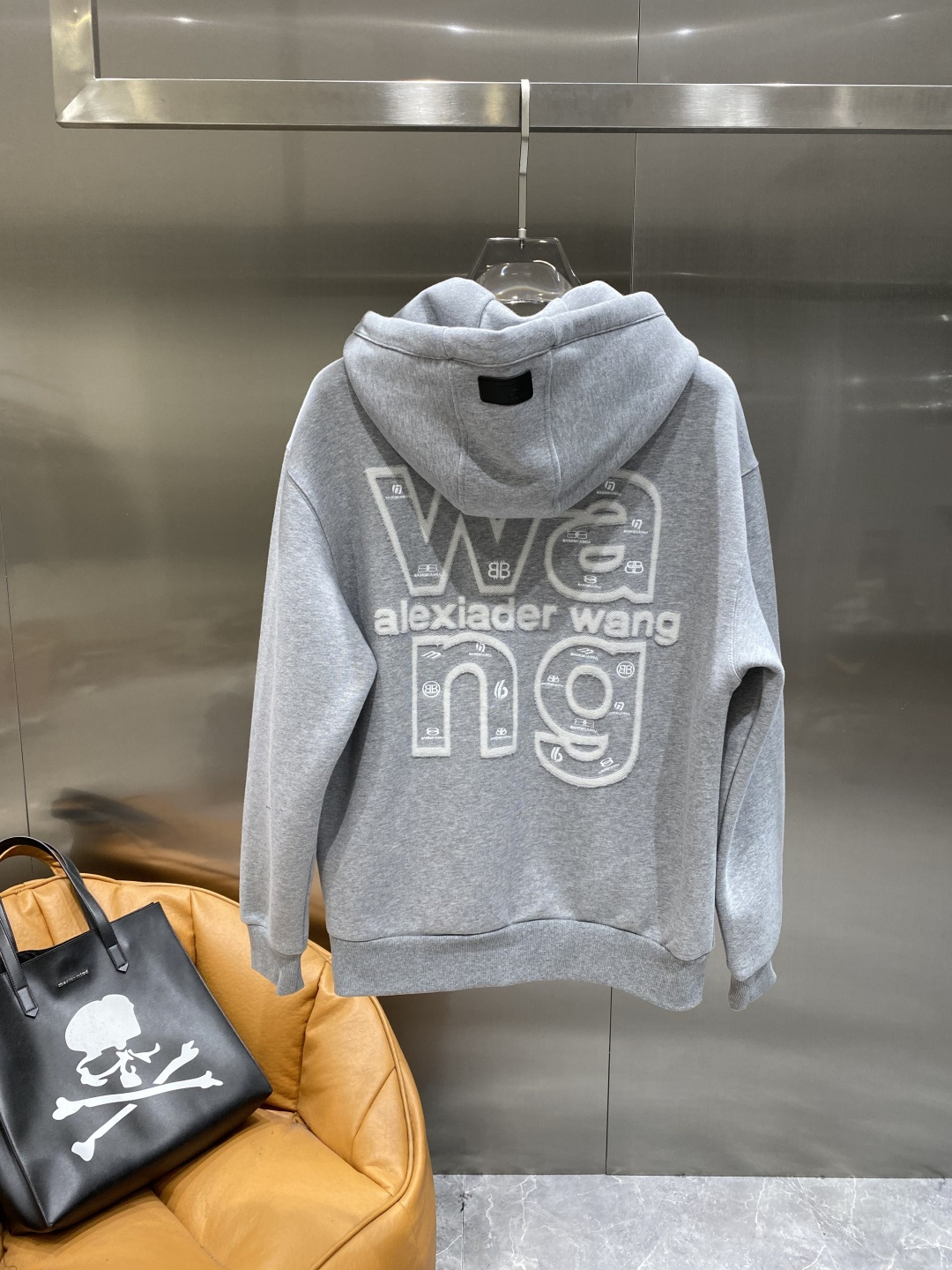 《𝙉𝙚𝙬🤍🖤亚历山家》2025ss秋冬最新款专柜同款首发！高端时尚休闲开衫外套超正版型上身瞬间变欧巴！简