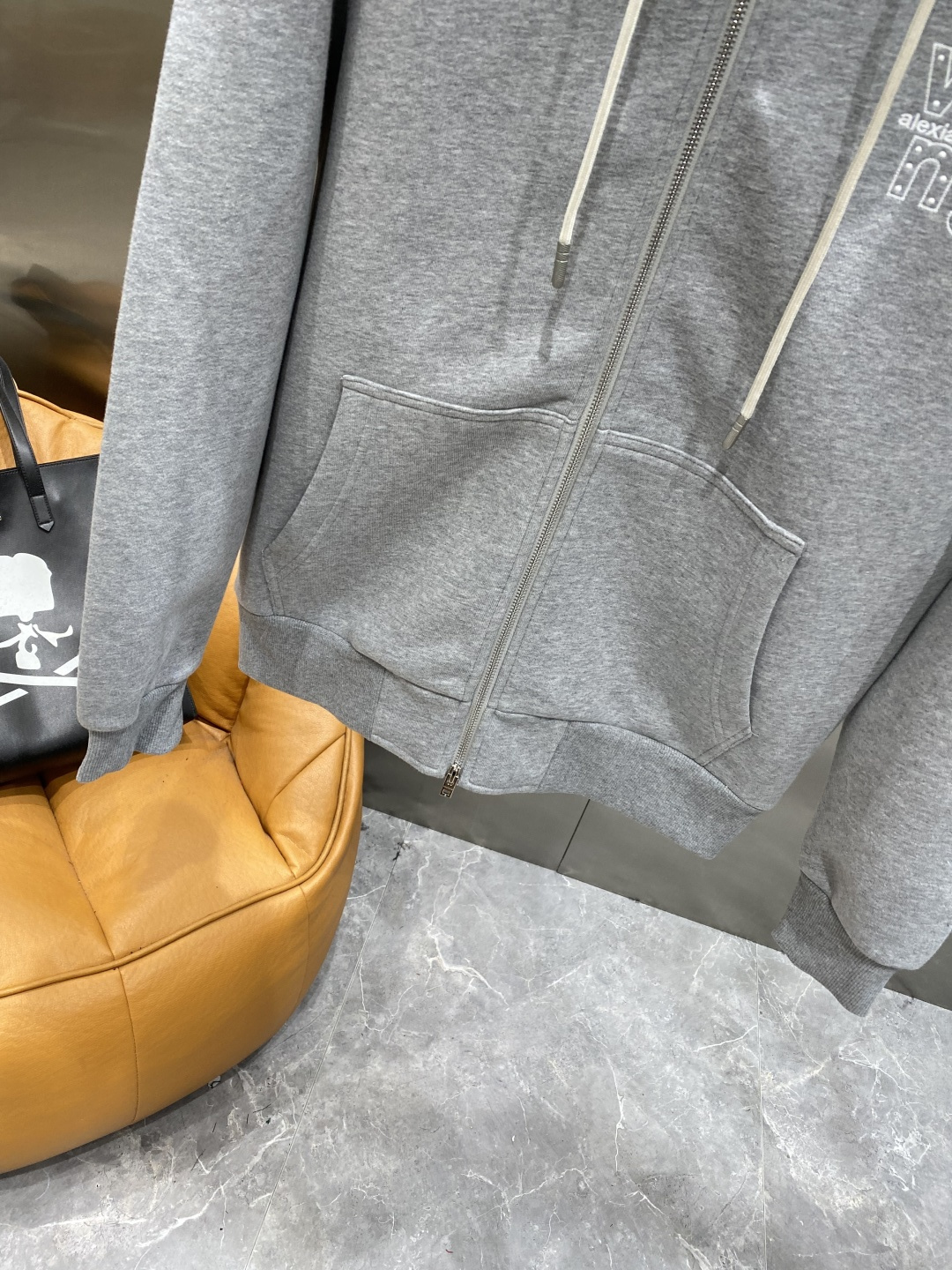 《𝙉𝙚𝙬🤍🖤亚历山家》2025ss秋冬最新款专柜同款首发！高端时尚休闲开衫外套超正版型上身瞬间变欧巴！简