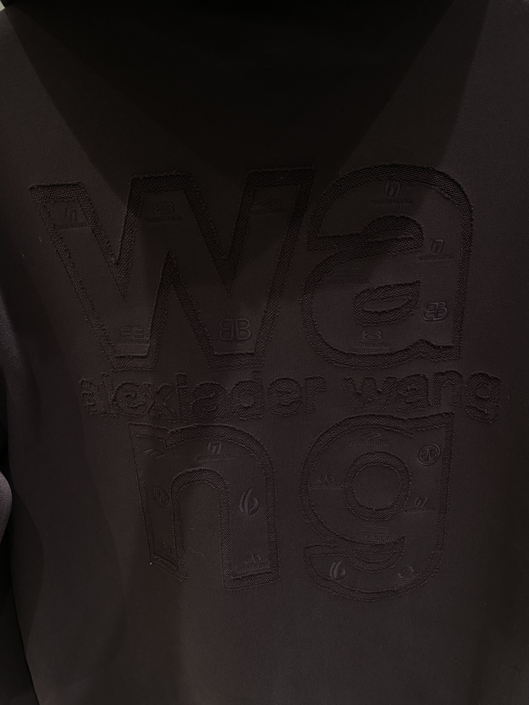 《𝙉𝙚𝙬🤍🖤亚历山家》2025ss秋冬最新款专柜同款首发！高端时尚休闲开衫外套超正版型上身瞬间变欧巴！简