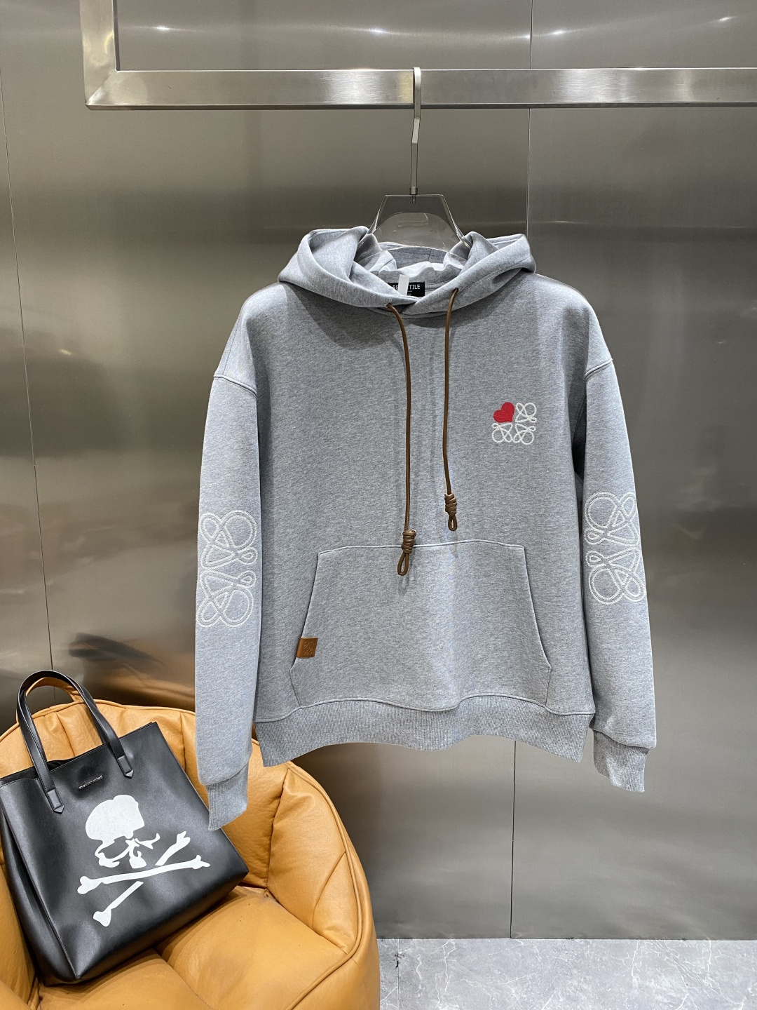 《𝙉𝙚𝙬🤍🖤罗家》2025最新卫衣，独家发售！原版复刻，独家设计，超强工艺！极其奢华！版型超赞！尺码 M