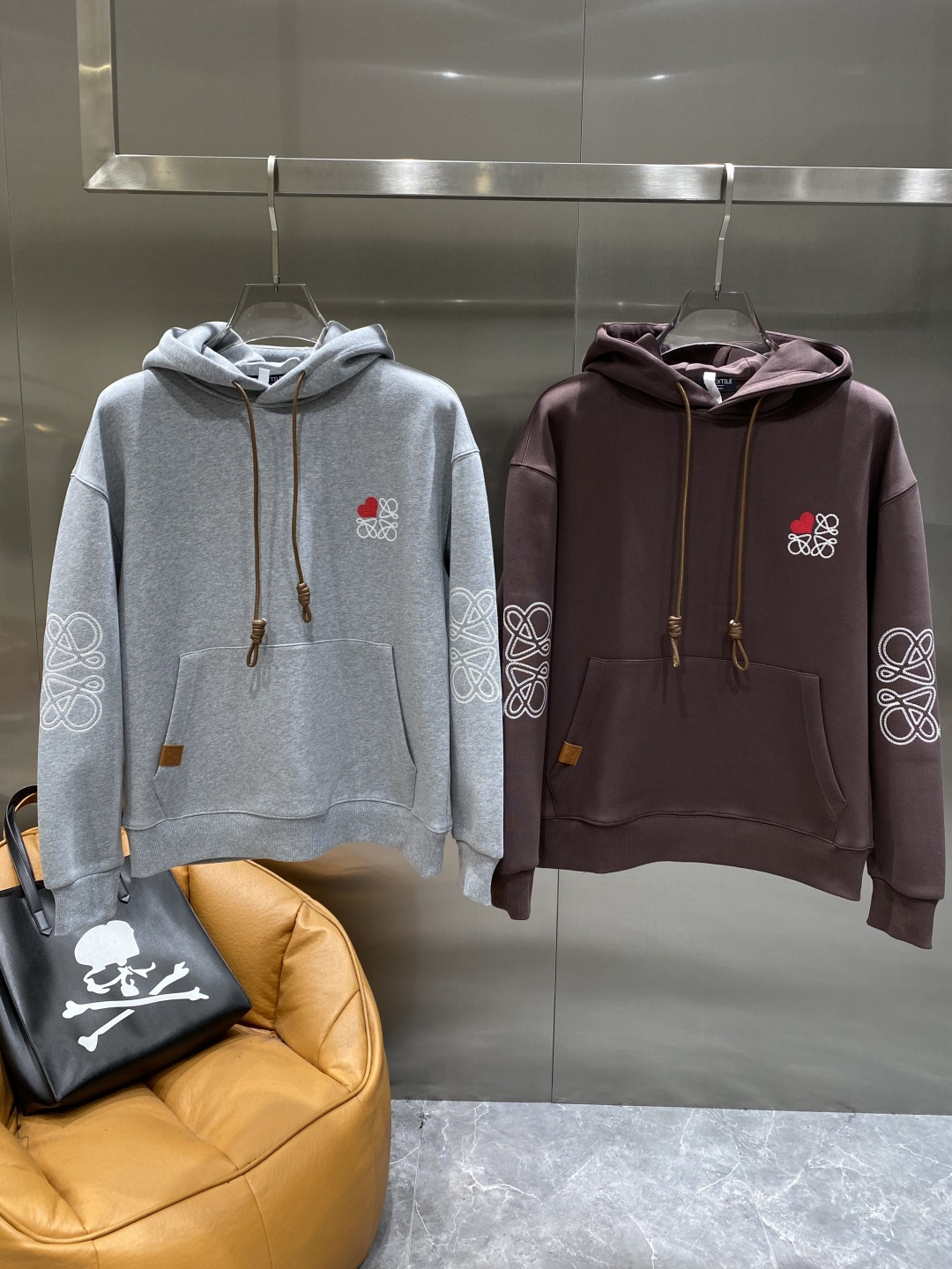 《𝙉𝙚𝙬🤍🖤罗家》2025最新卫衣，独家发售！原版复刻，独家设计，超强工艺！极其奢华！版型超赞！尺码 M