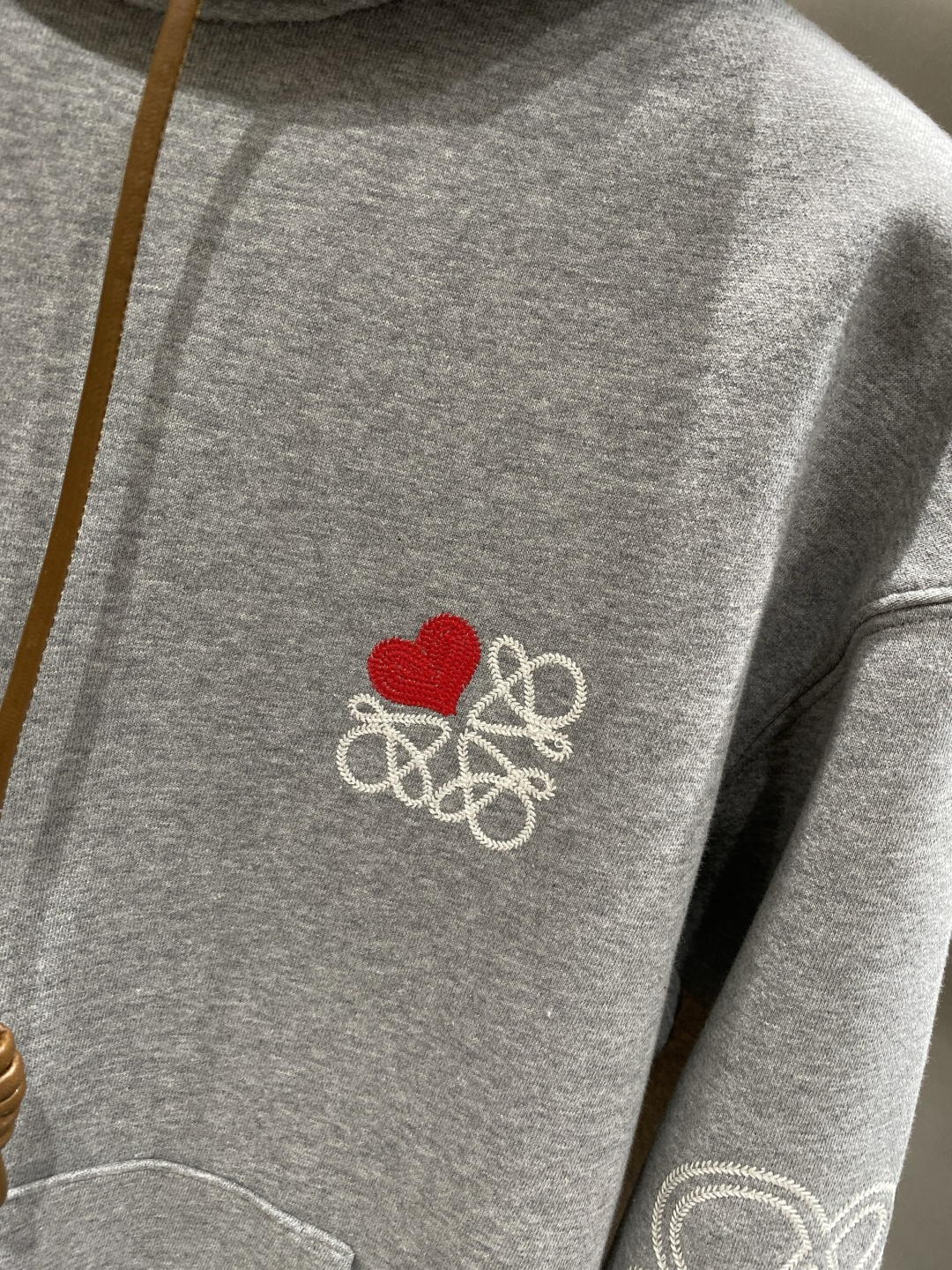 《𝙉𝙚𝙬🤍🖤罗家》2025最新卫衣，独家发售！原版复刻，独家设计，超强工艺！极其奢华！版型超赞！尺码 M