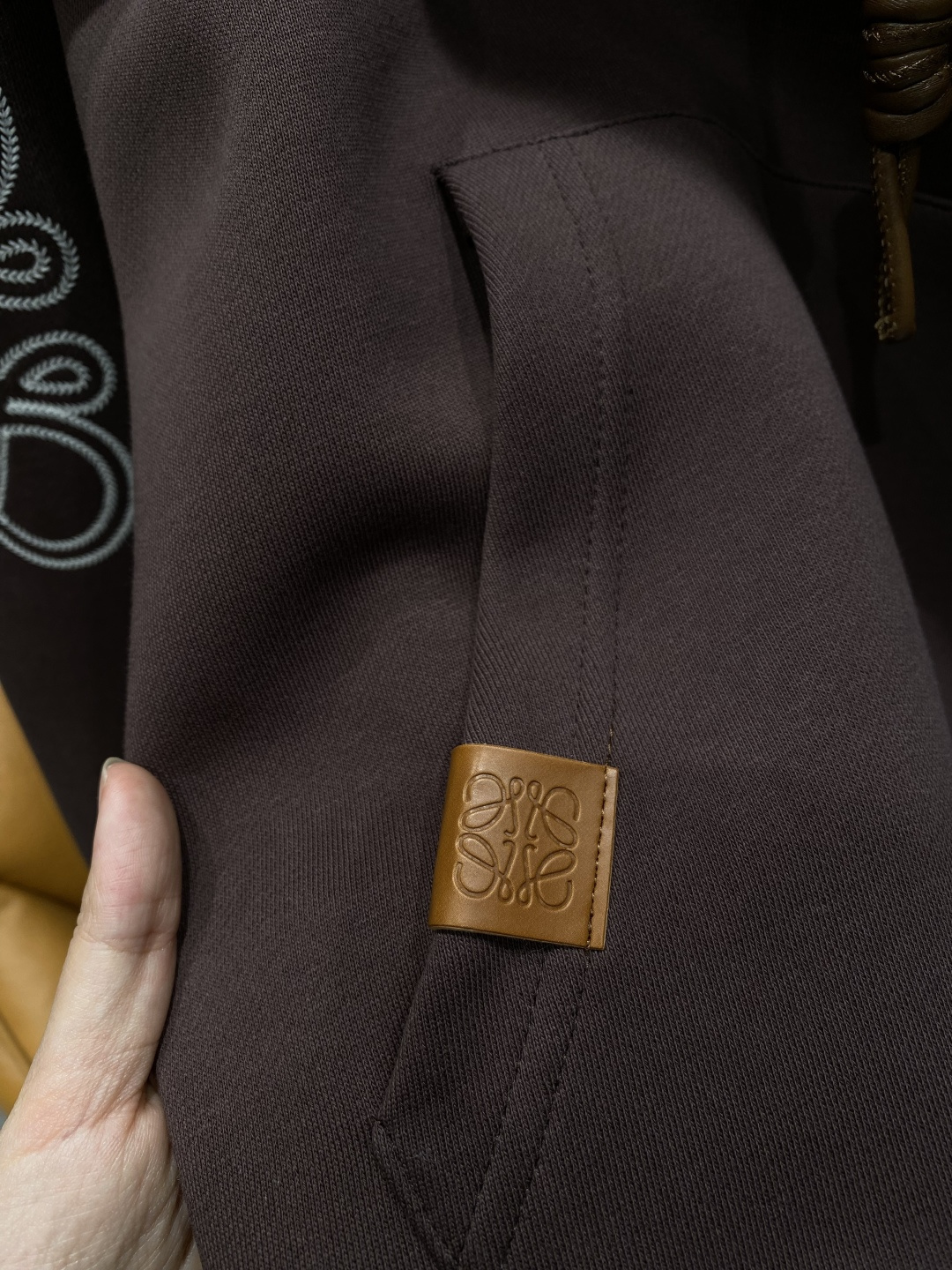 《𝙉𝙚𝙬🤍🖤罗家》2025最新卫衣，独家发售！原版复刻，独家设计，超强工艺！极其奢华！版型超赞！尺码 M