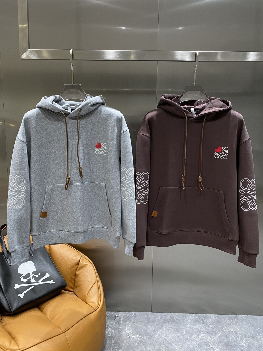 《𝙉𝙚𝙬🤍🖤罗家》2025最新卫衣，独家发售！原版复刻，独家设计，超强工艺！极其奢华！版型超赞！尺码 M