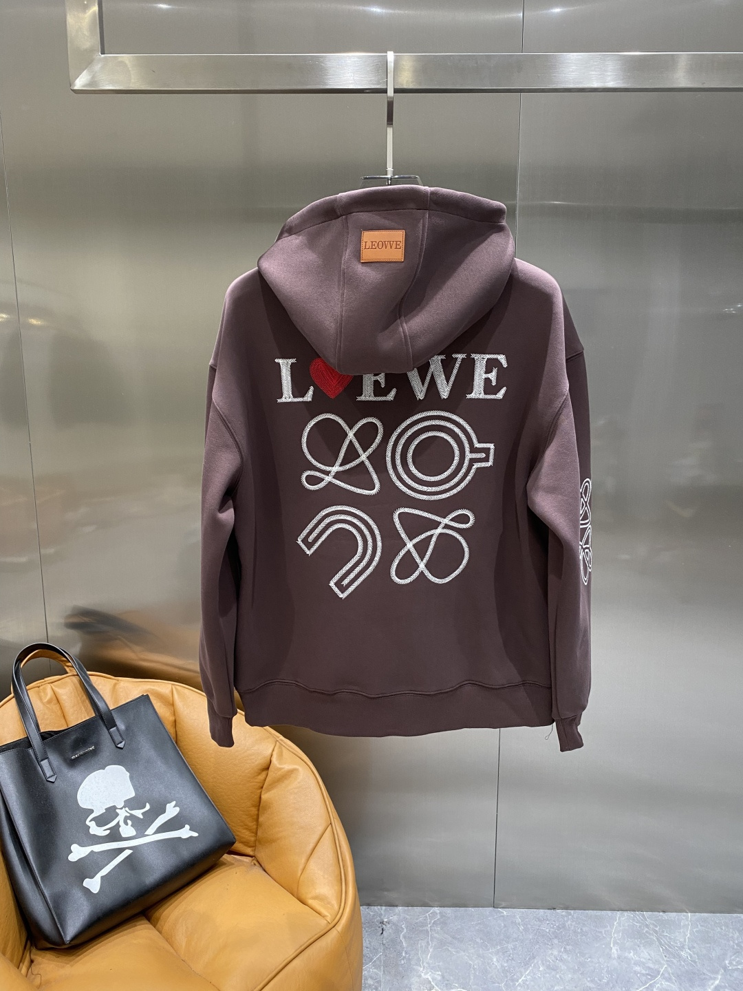 《𝙉𝙚𝙬🤍🖤罗家》2025最新卫衣，独家发售！原版复刻，独家设计，超强工艺！极其奢华！版型超赞！尺码 M