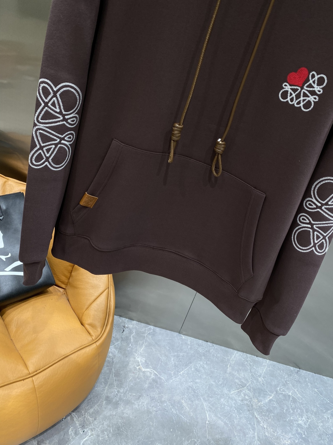 《𝙉𝙚𝙬🤍🖤罗家》2025最新卫衣，独家发售！原版复刻，独家设计，超强工艺！极其奢华！版型超赞！尺码 M